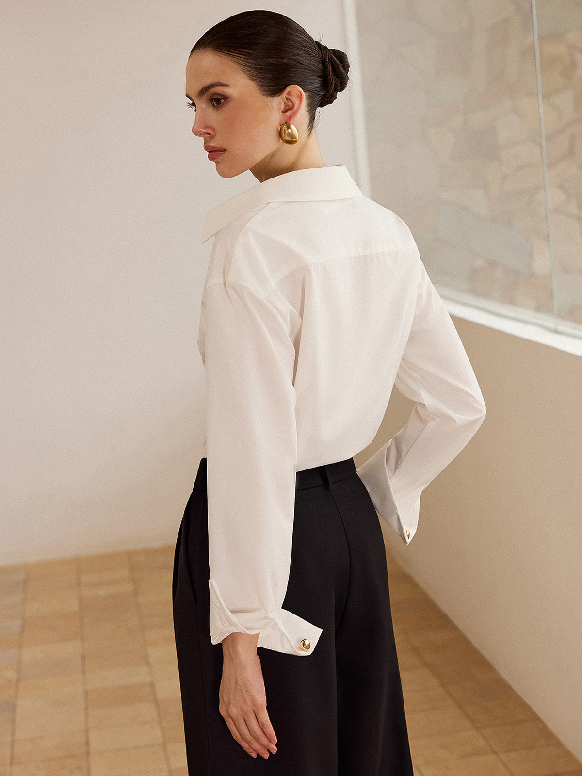 Chemise à manches longues avec boutons métalliques