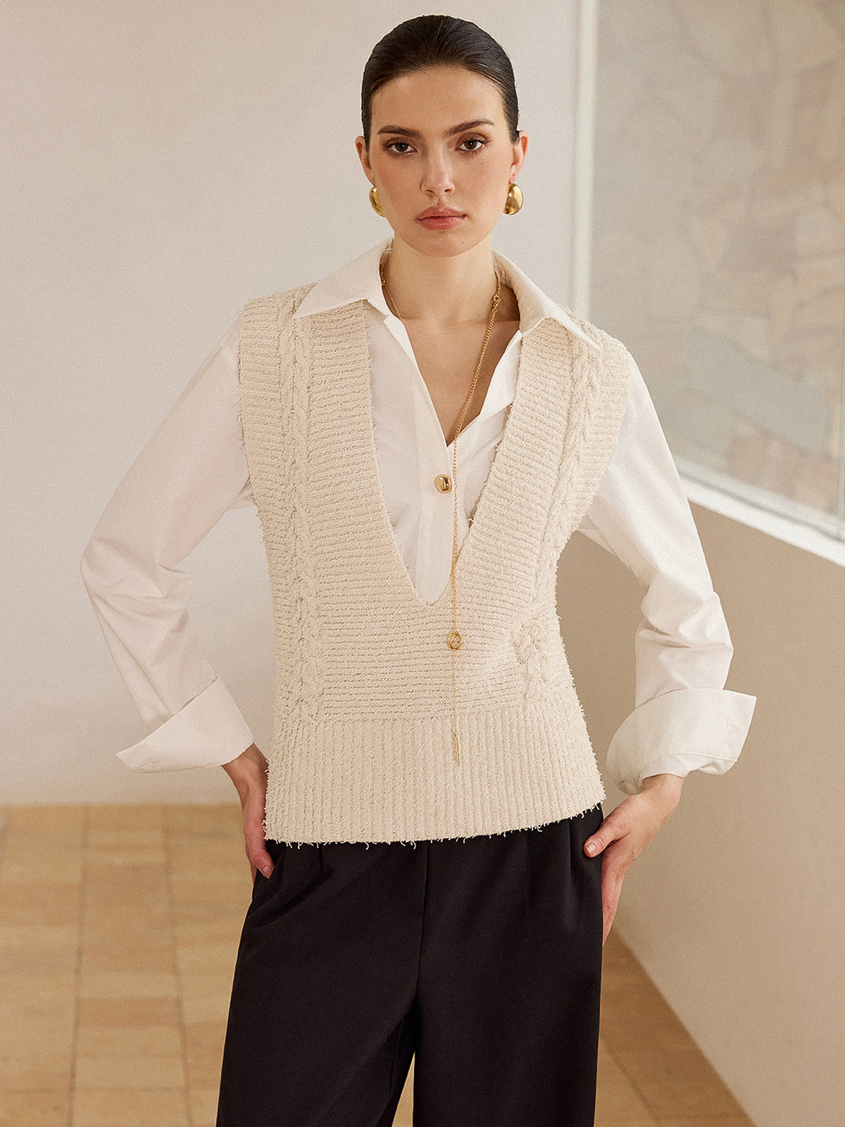 Gilet sans manches en maille torsadée à col en V
