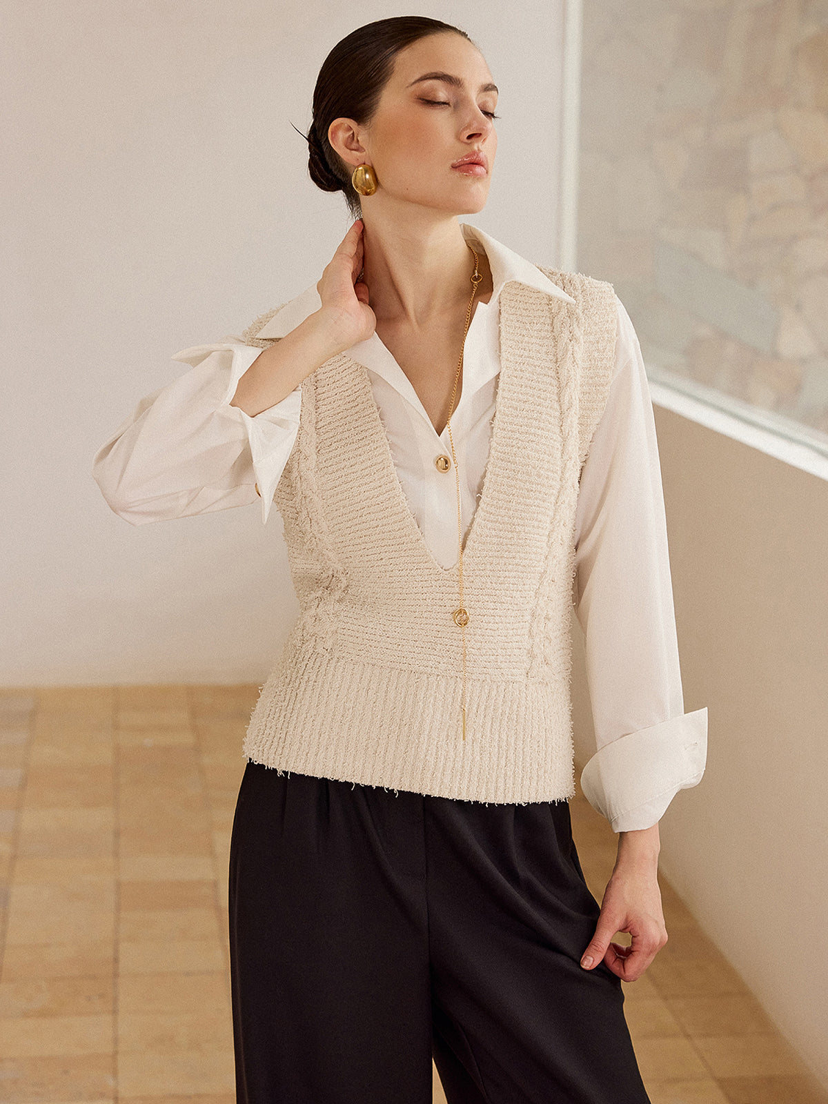 Gilet sans manches en maille torsadée à col en V