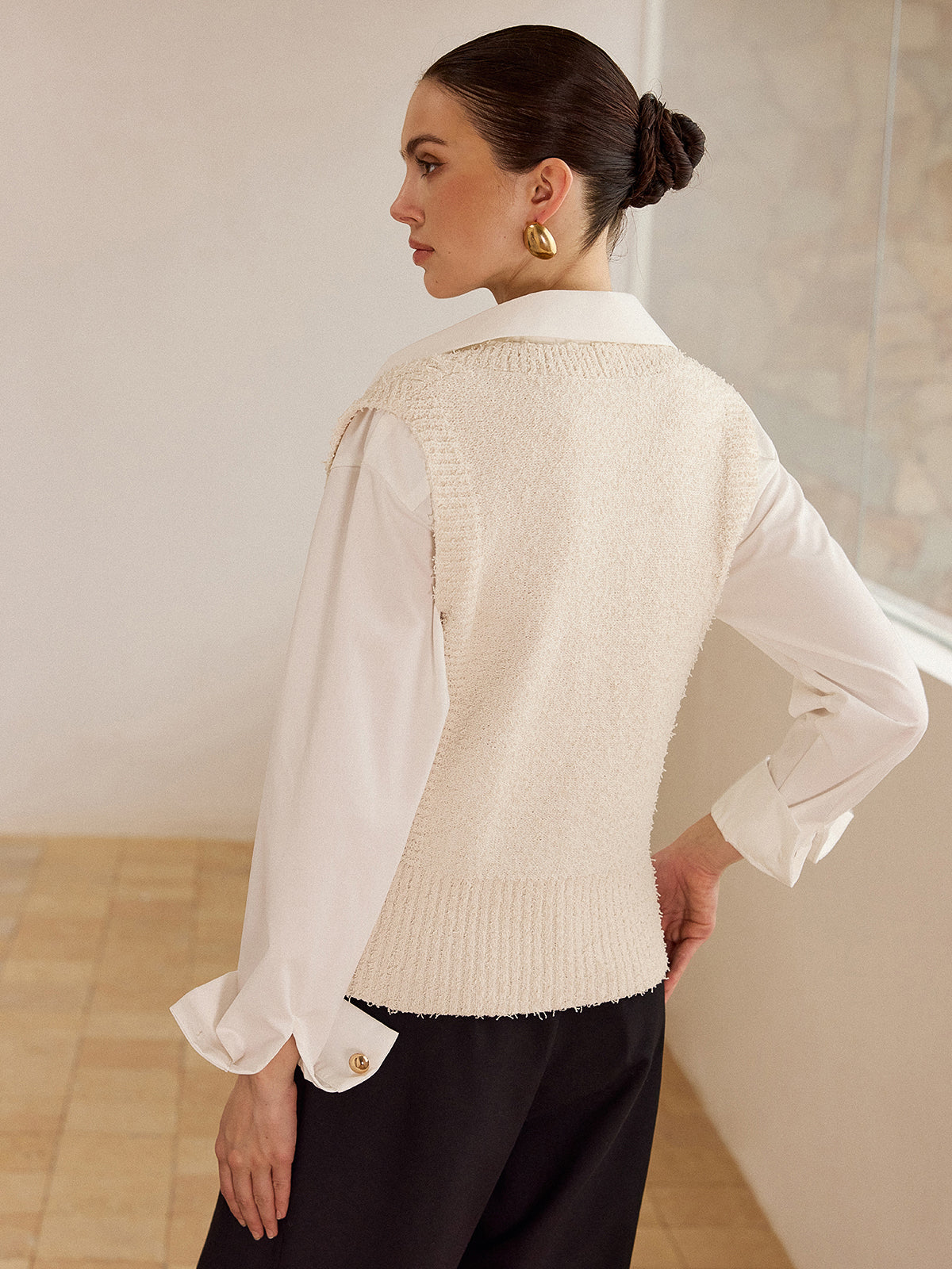 Gilet sans manches en maille torsadée à col en V