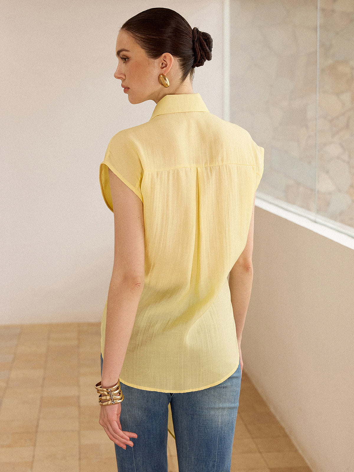 Ärmellose Bluse zum Binden