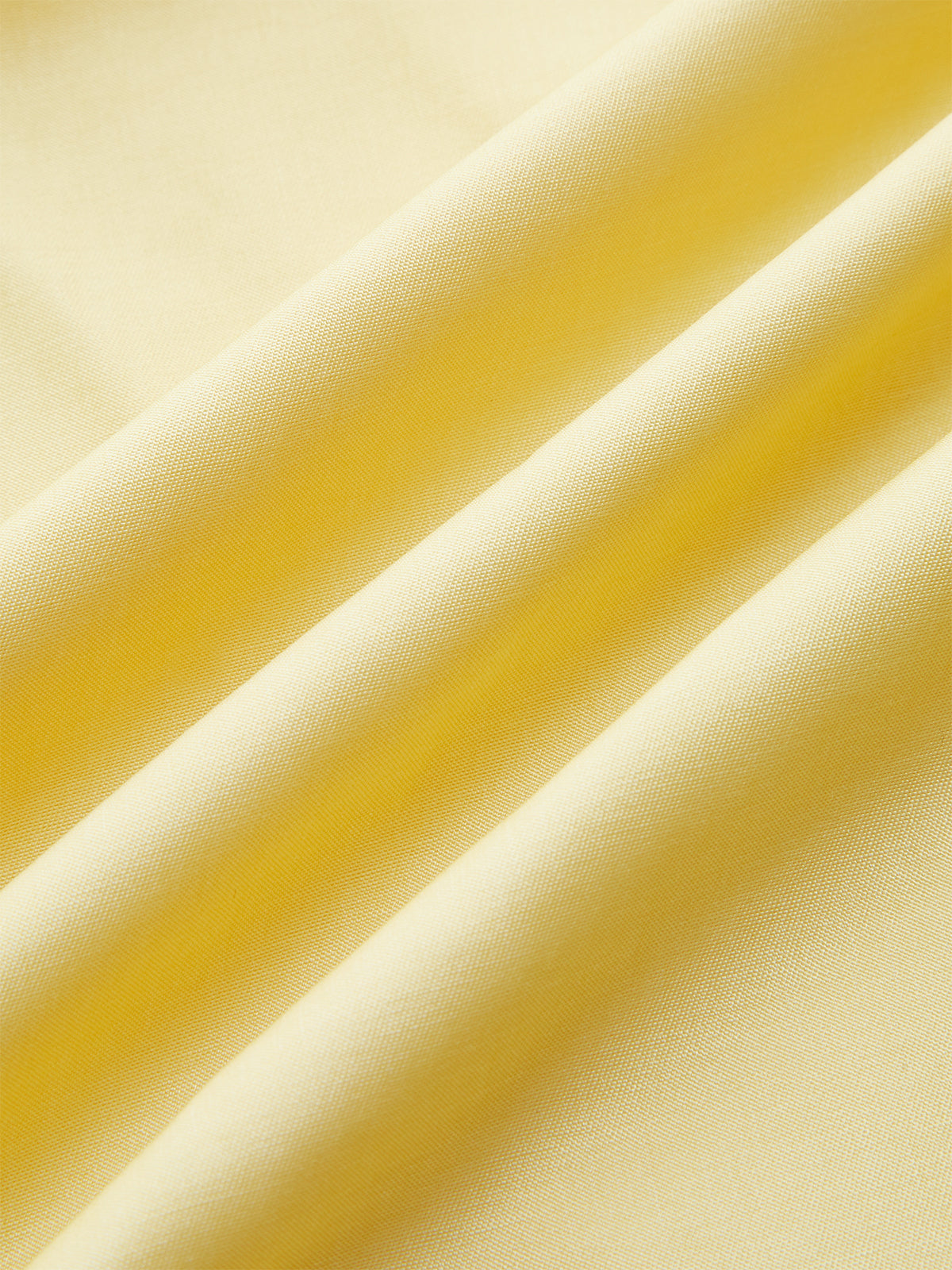 Robe longue à fines bretelles avec taille froncée et dos croisé