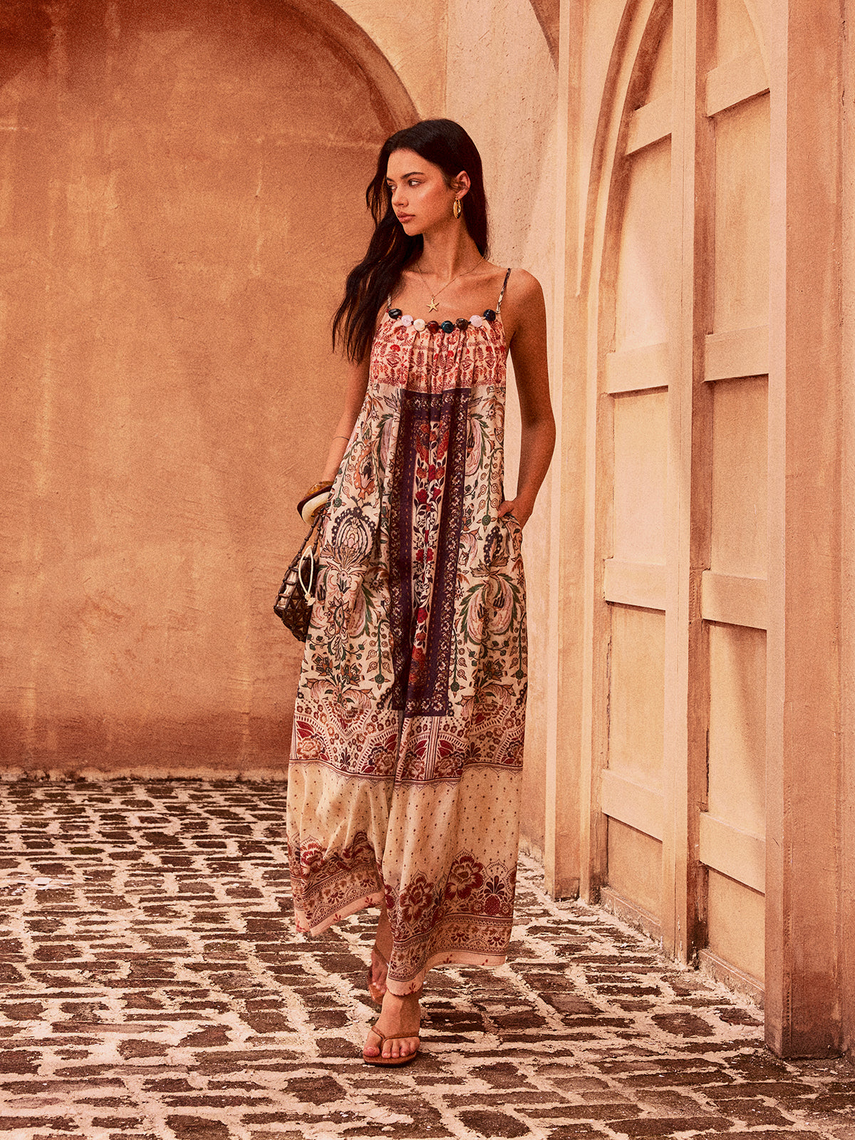 Maxikleid mit Paisley-Print und Perlenstickerei