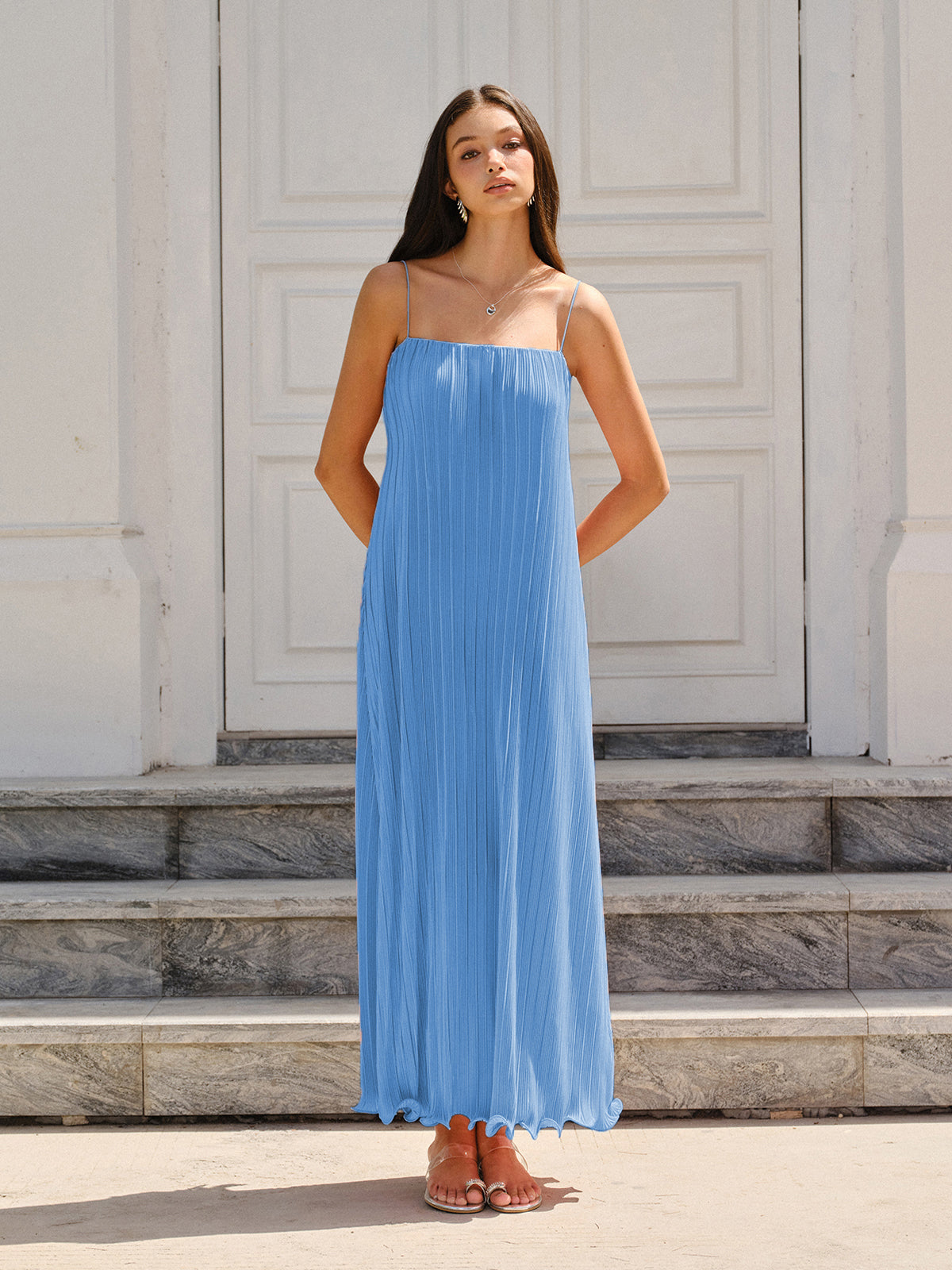 Robe longue plissée verticale à fines bretelles