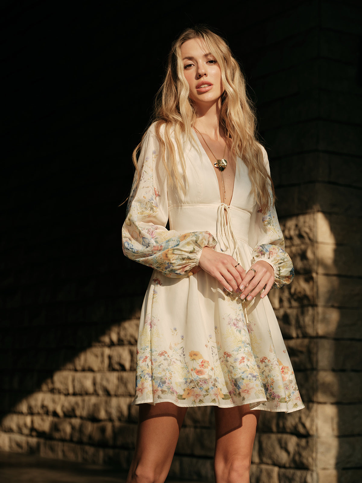 Robe à imprimé floral et nœud sur le devant