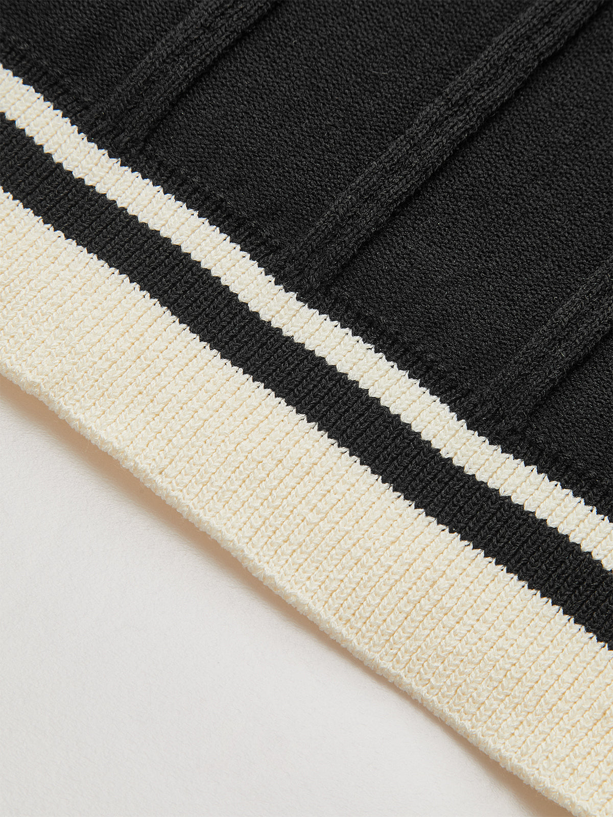 Midi-Rock aus strukturierter Strickware mit Schlitz vorne