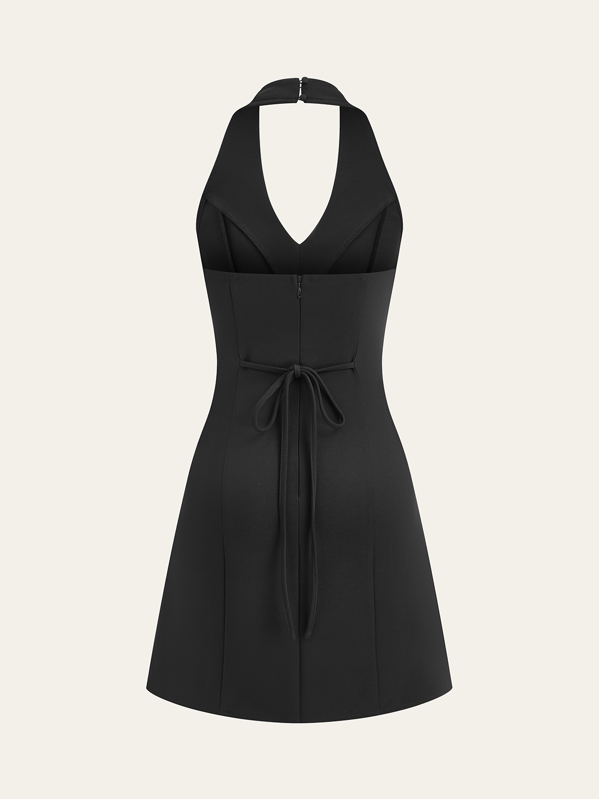 Robe dos nu à boutons métalliques