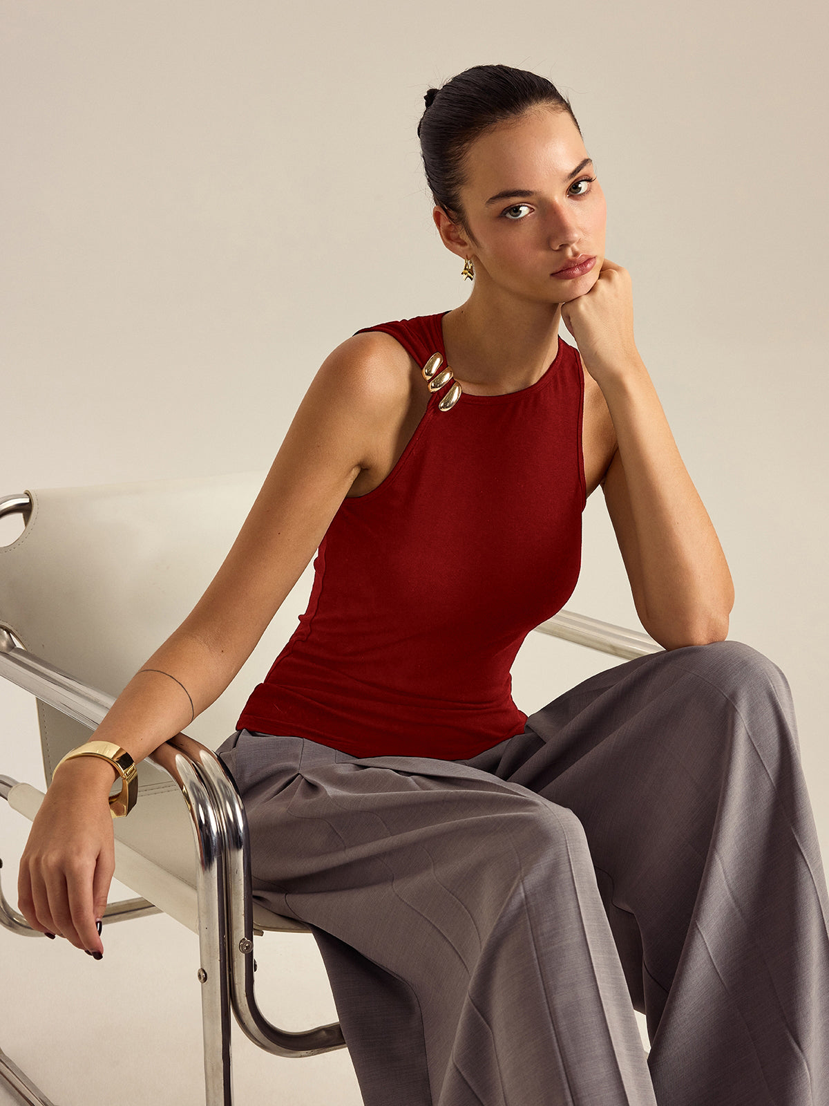 Ärmelloses Top mit Metalldekor