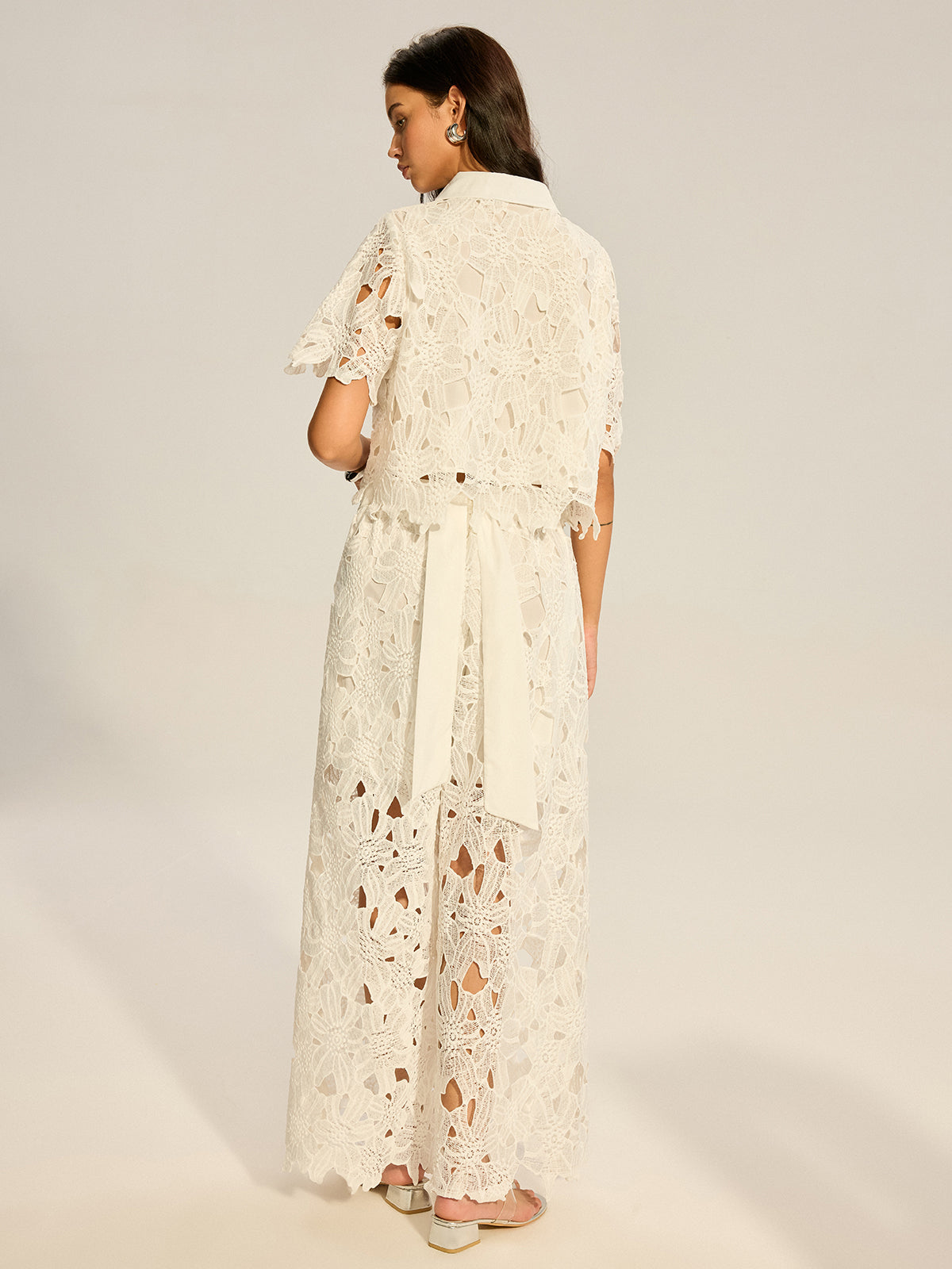 Set aus Oberteil mit Häkelspitze und Cut-Outs und Hose mit weitem Bein