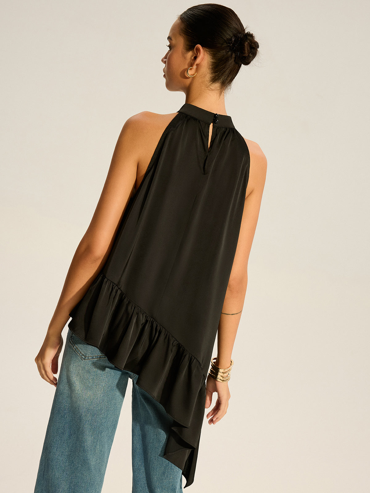 Asymmetrisches Neckholder-Top mit Rüschensaum