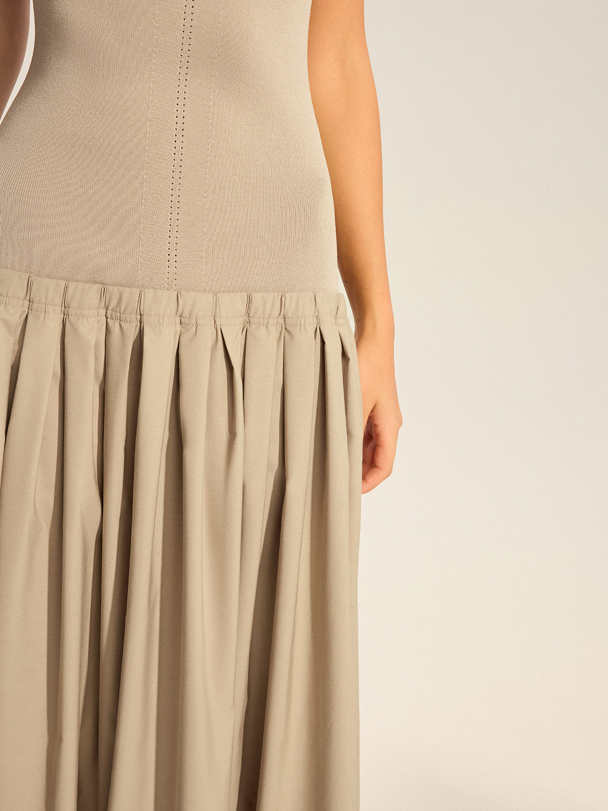 Robe midi plissée et top en maille sans manches