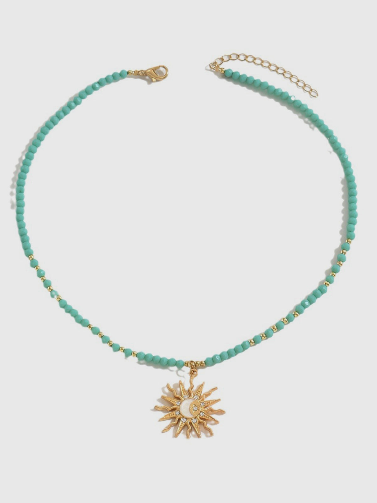 Collier ras du cou turquoise à perles avec pendentif soleil-lune
