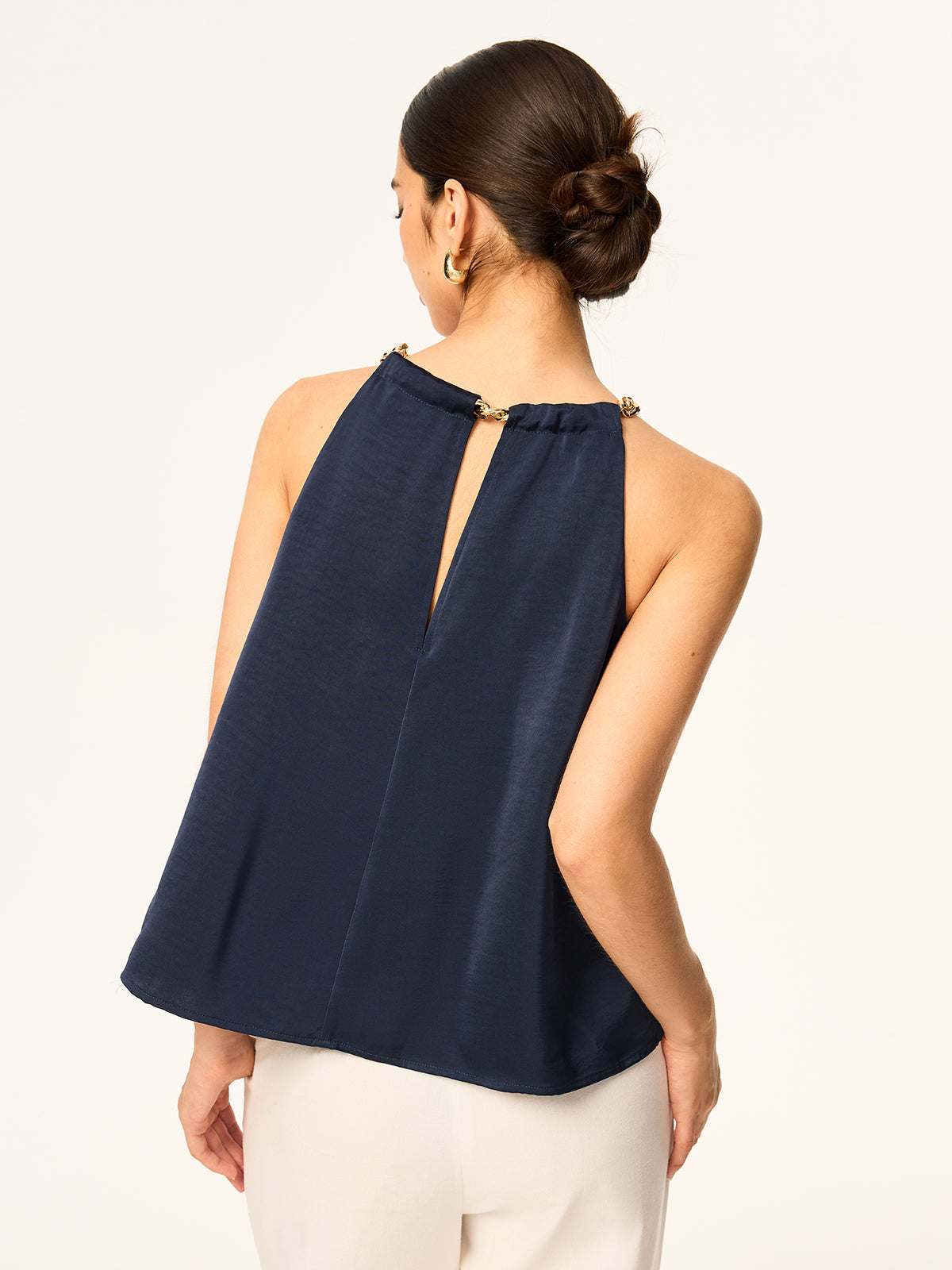 Neckholder-Top mit Metallketten-Ausschnitt