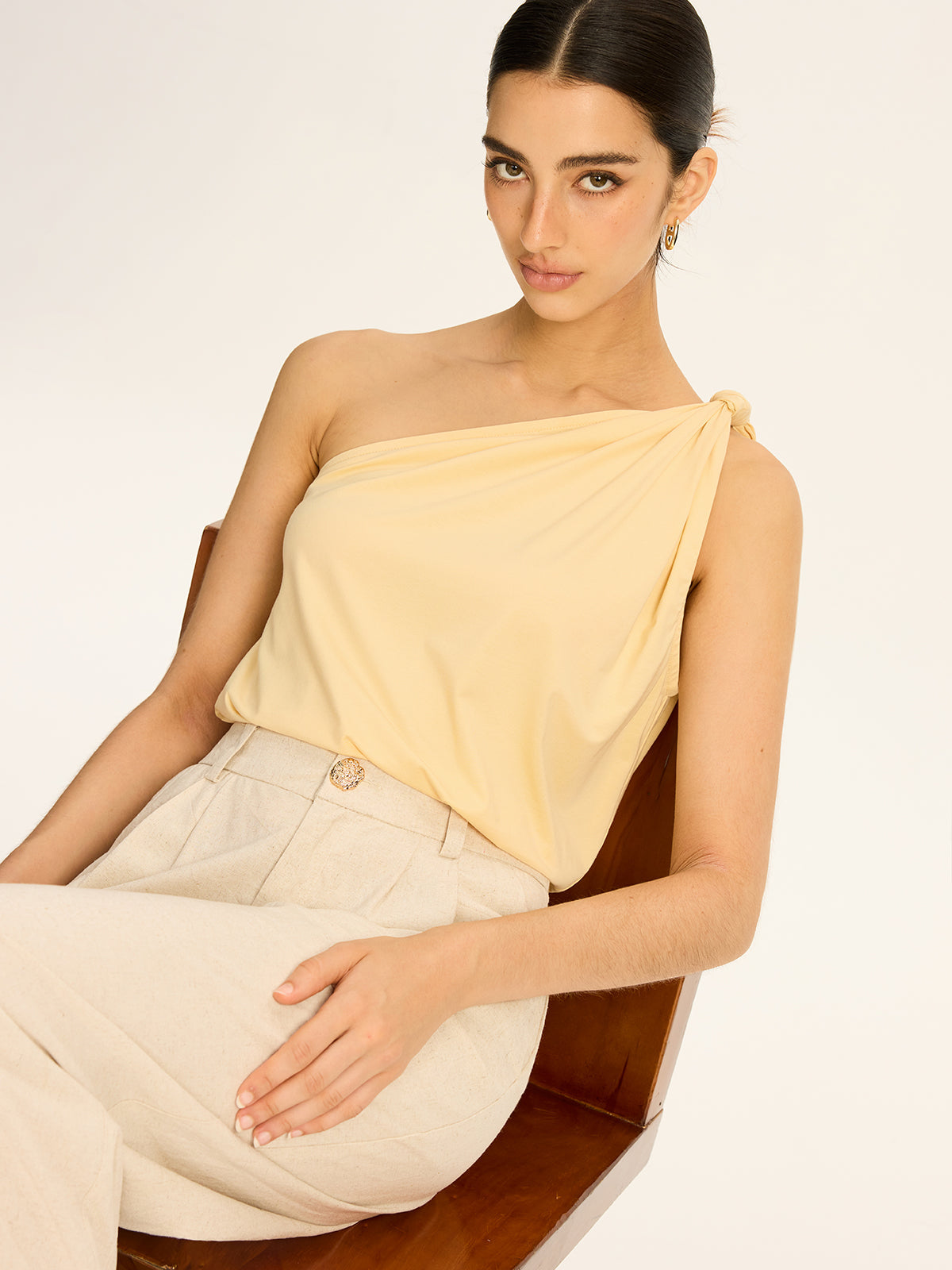 One-Shoulder Oberteil aus gerüschtem Strick