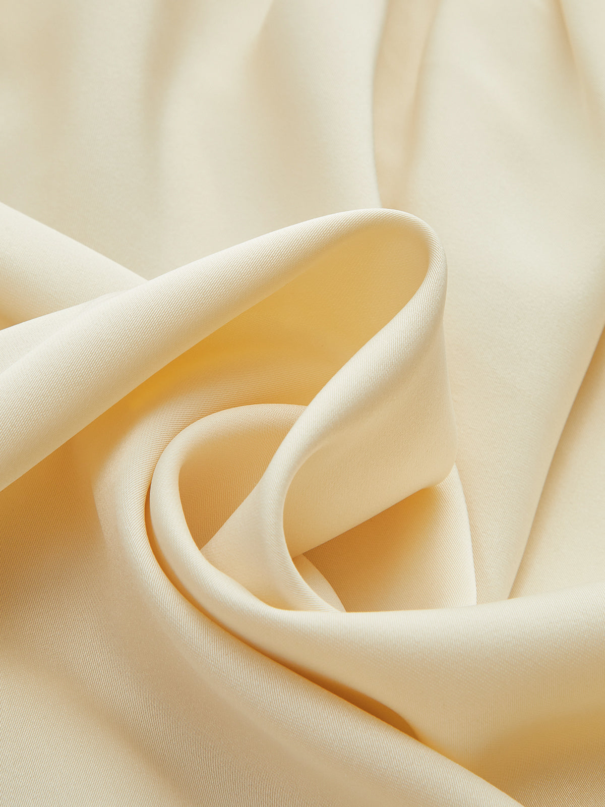 Robe à col bénitier et taille nouée