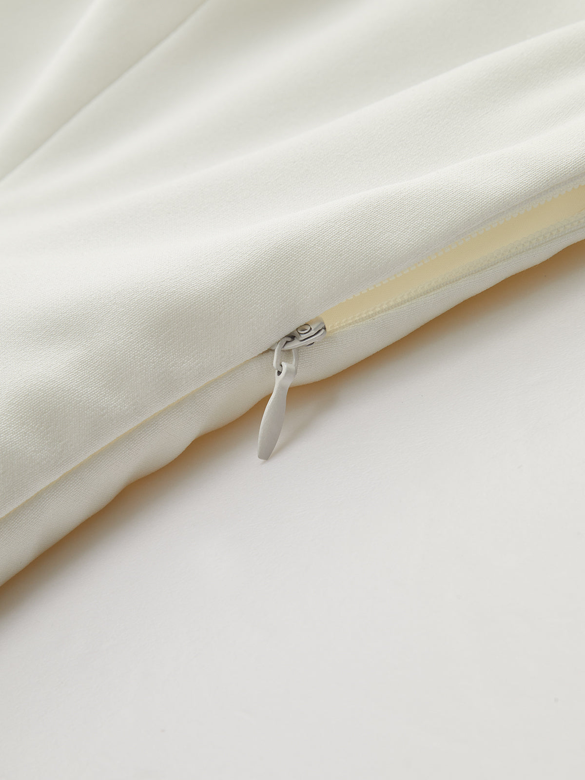 Robe mini plissée sans bretelles à col halter