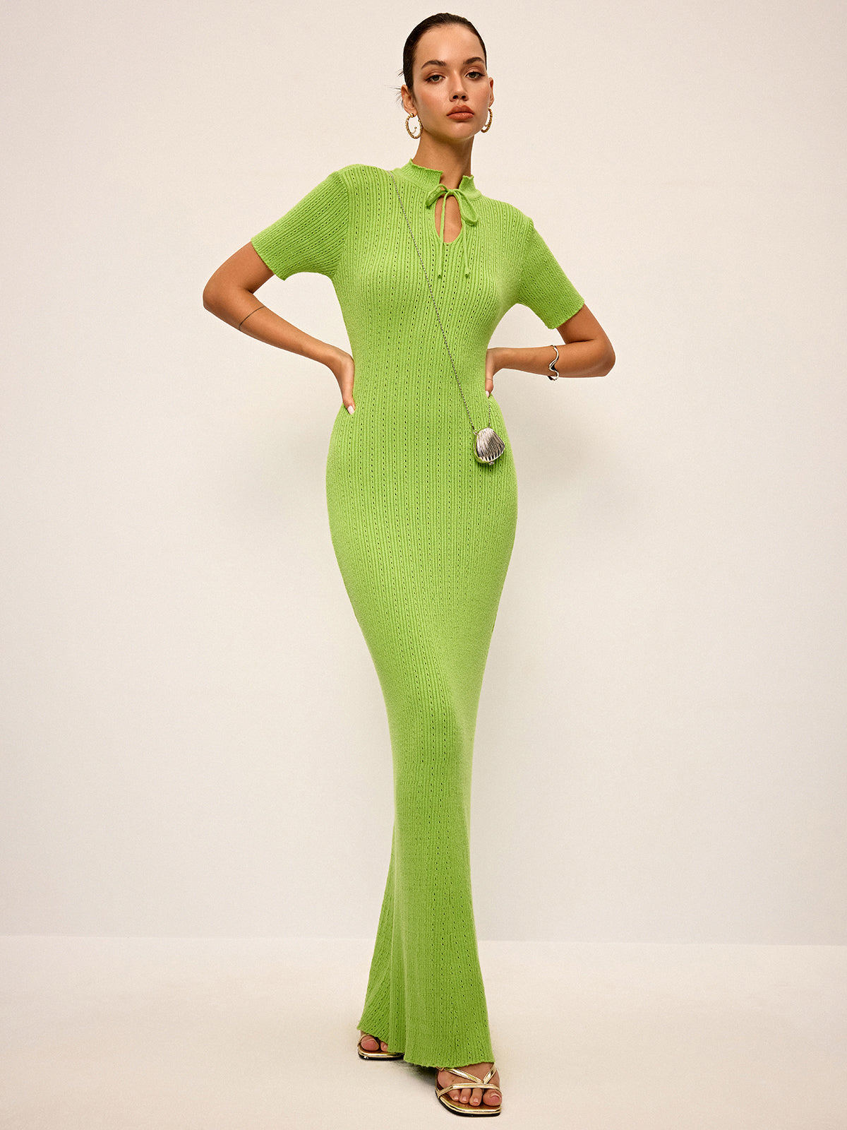 Robe longue en maille à col lavallière