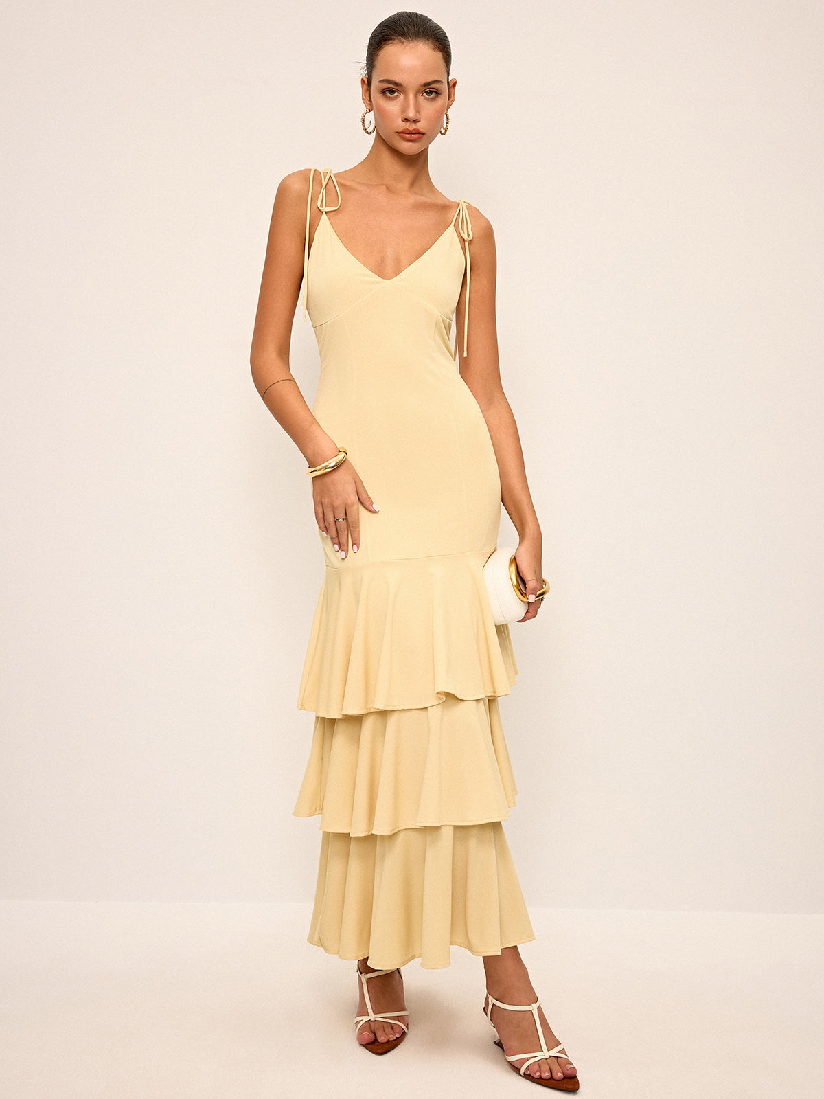 Robe longue étagée à bretelles nouées