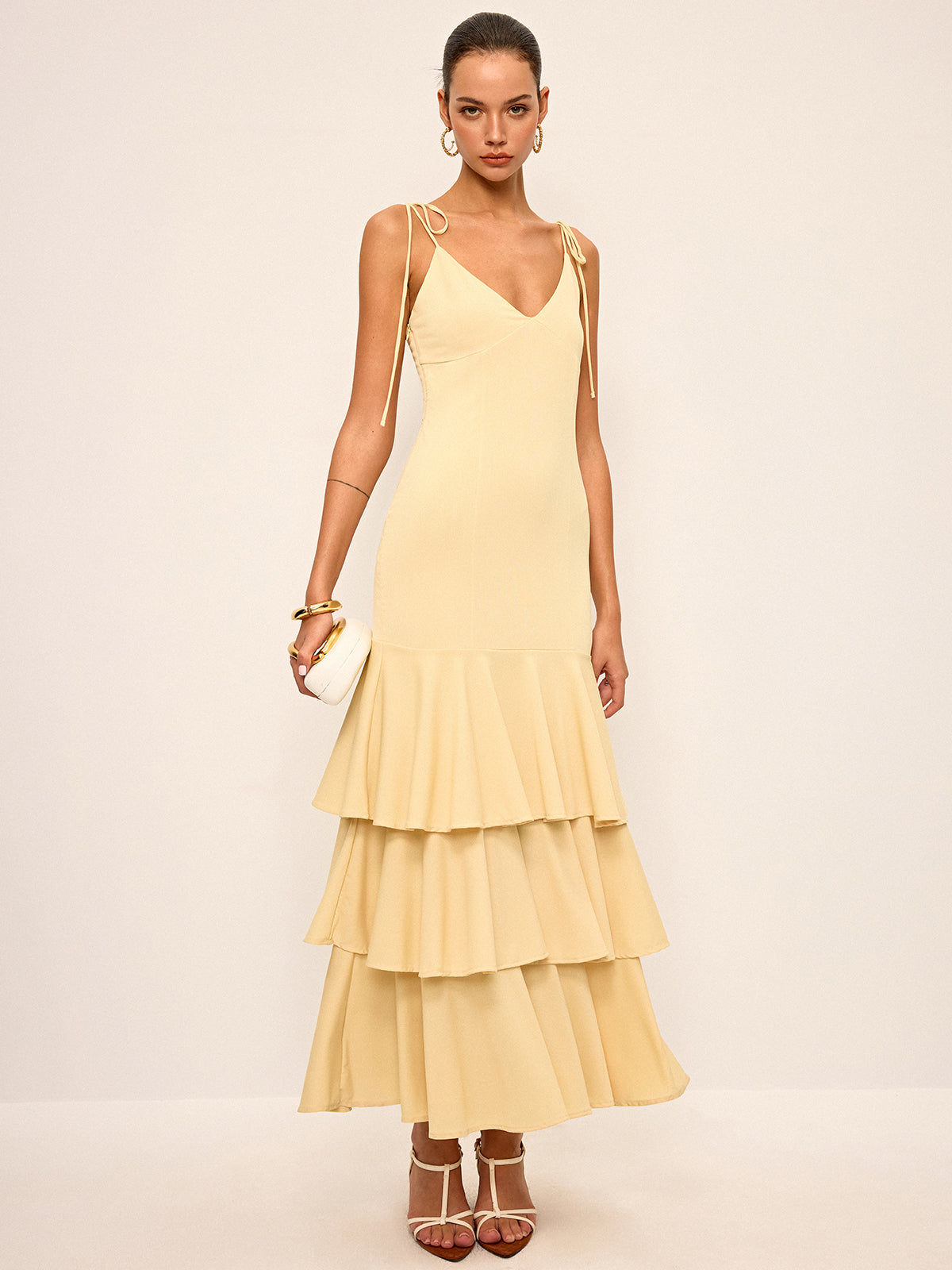 Robe longue étagée à bretelles nouées