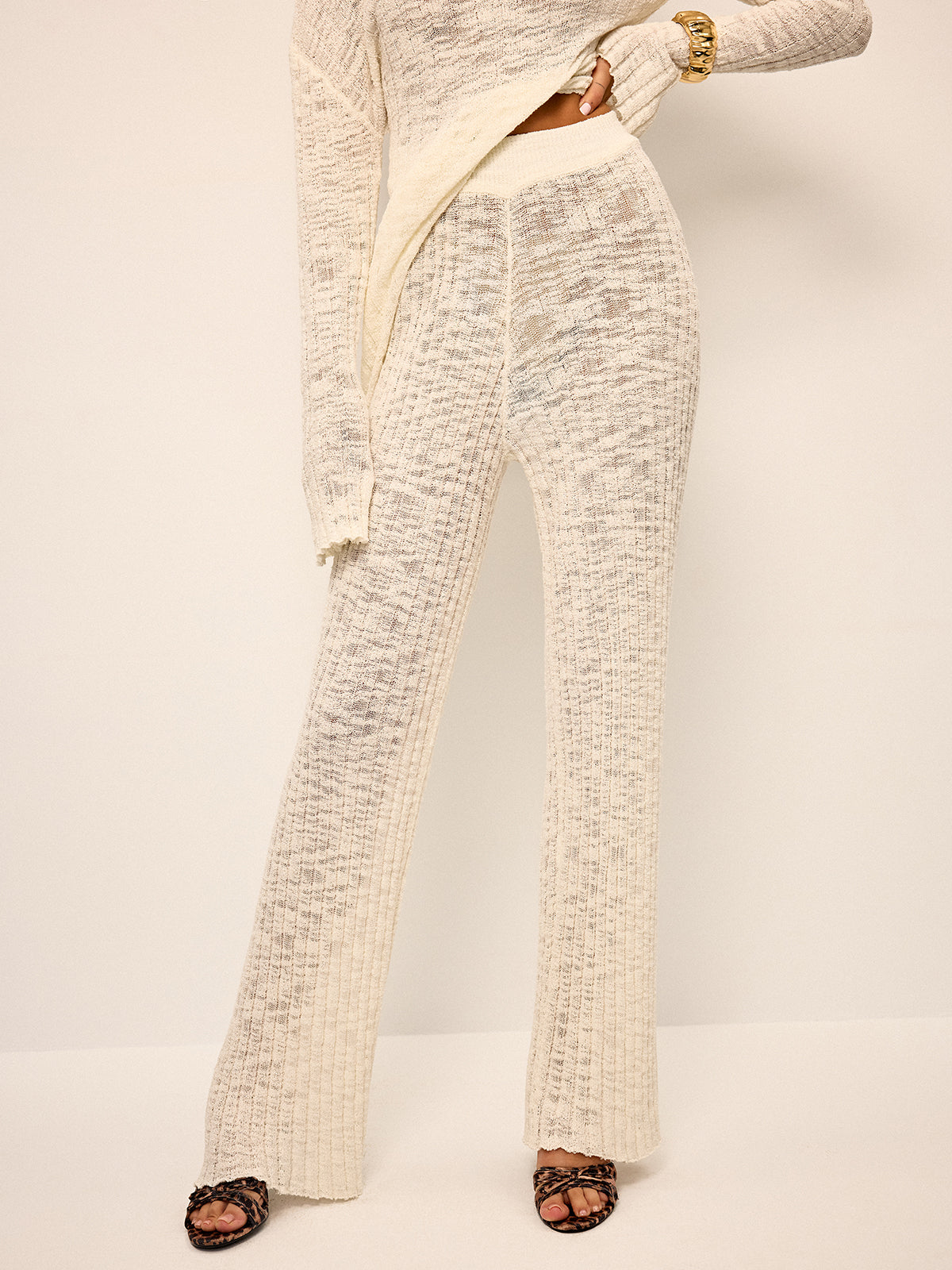Ensemble top en maille transparente à épaules dénudées et pantalon évasé