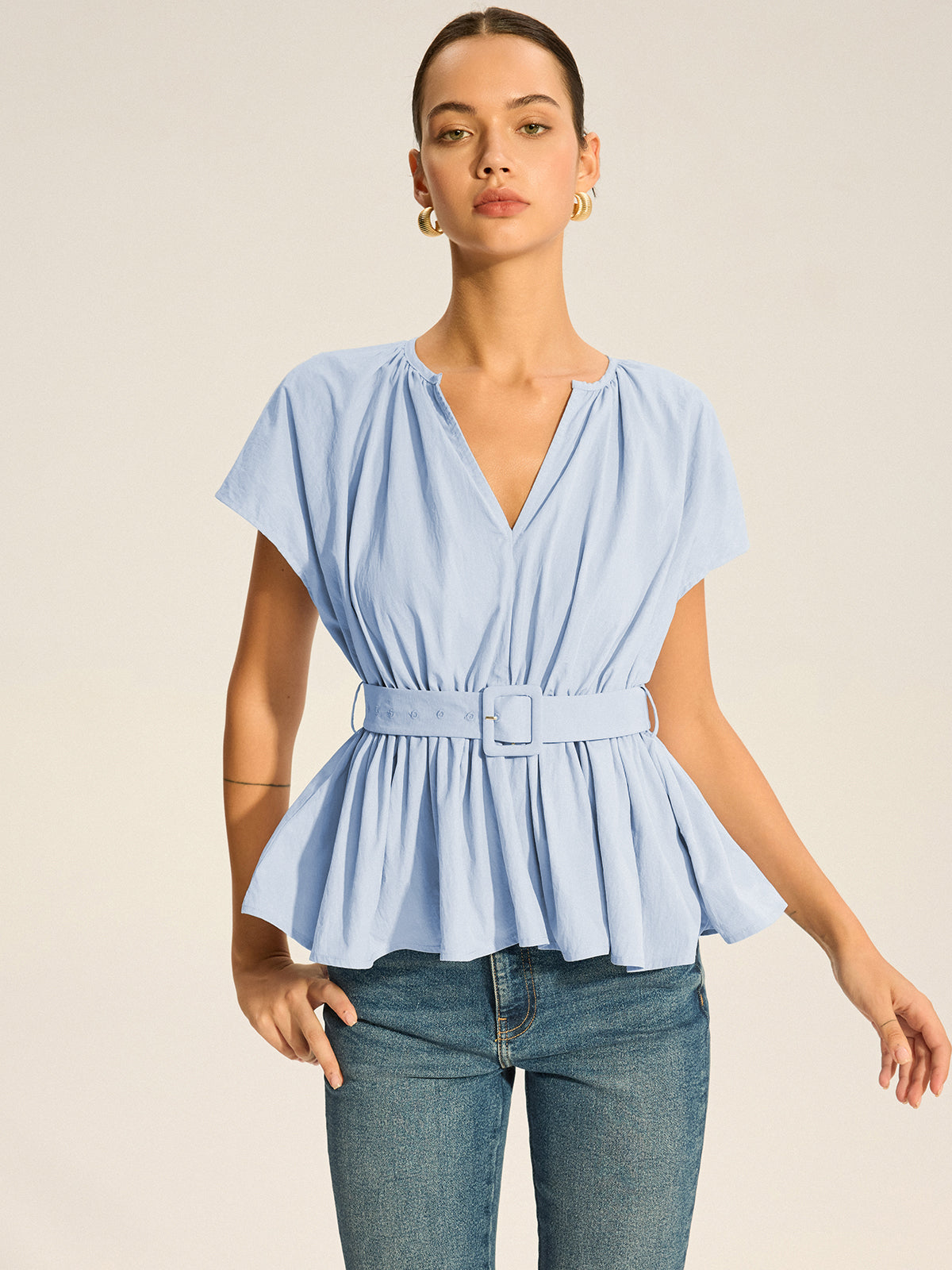 Haut peplum plissé à col en V ceinturé
