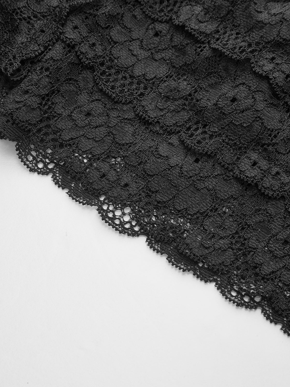 Haut à boutons nacrés et bordure en dentelle semi-transparente