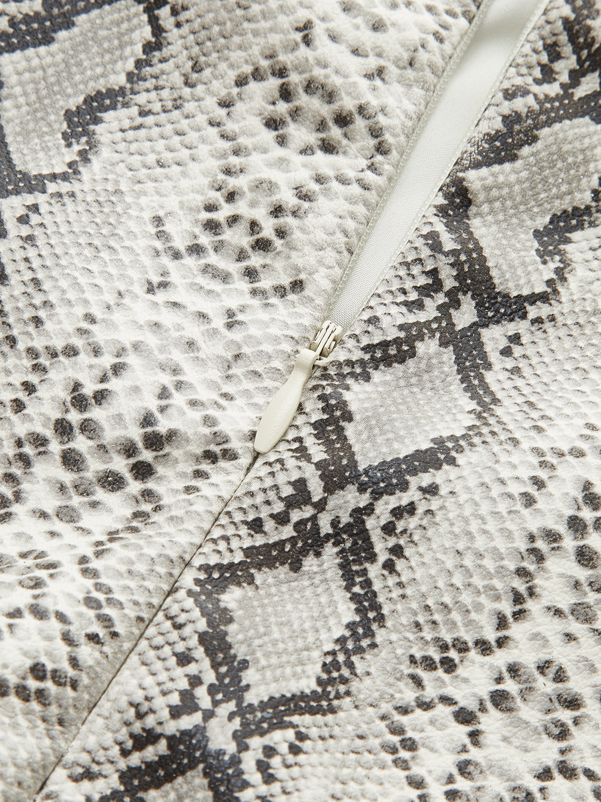 Asymmetrischer Minirock aus PU-Leder mit Schlangenmuster