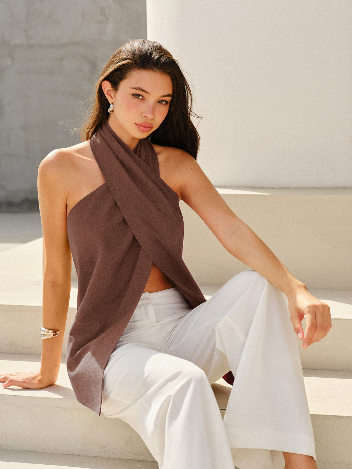 Haut dos nu à col croisé style licou