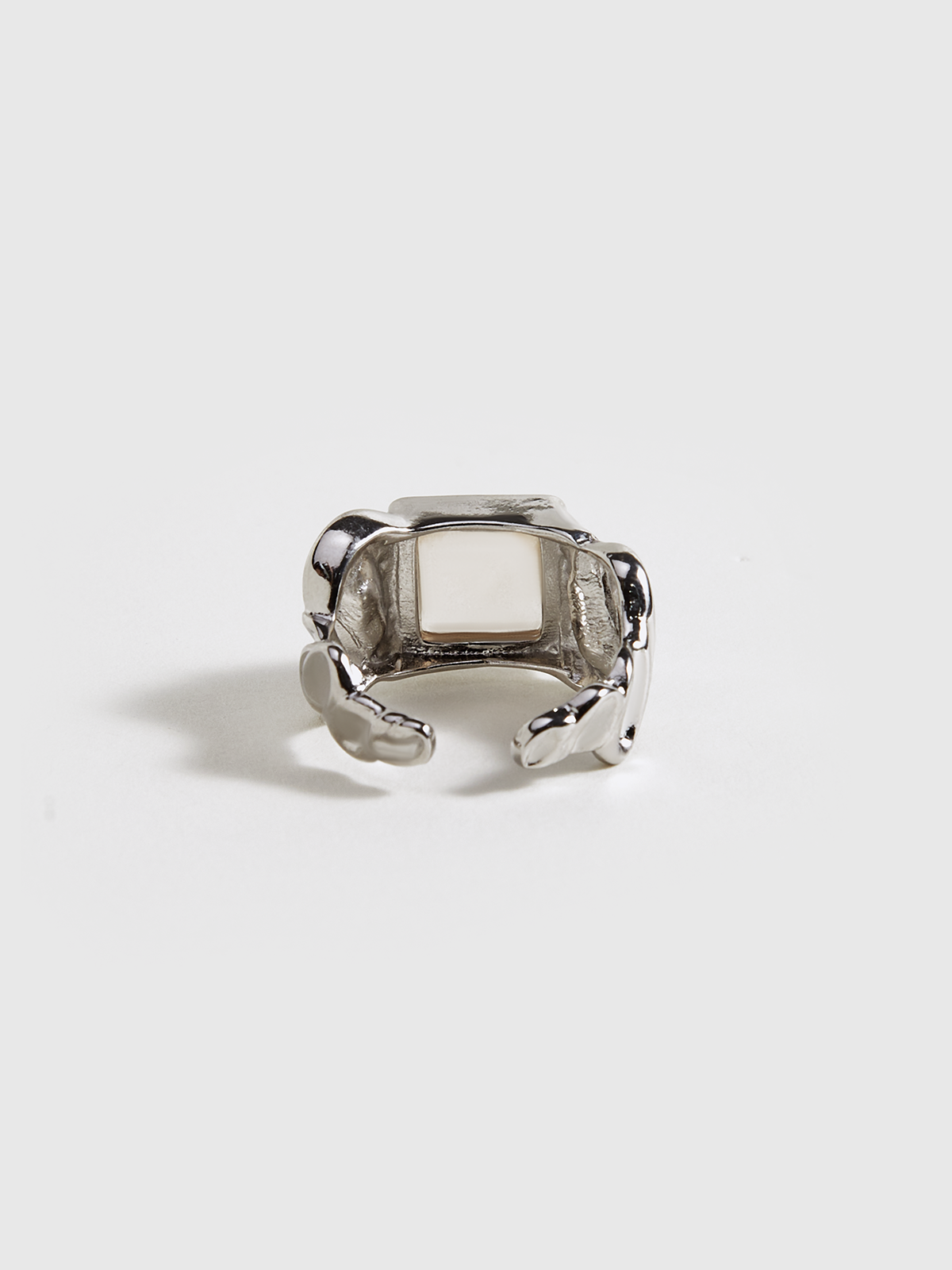 Bague ajustable ton argent avec pierre carrée