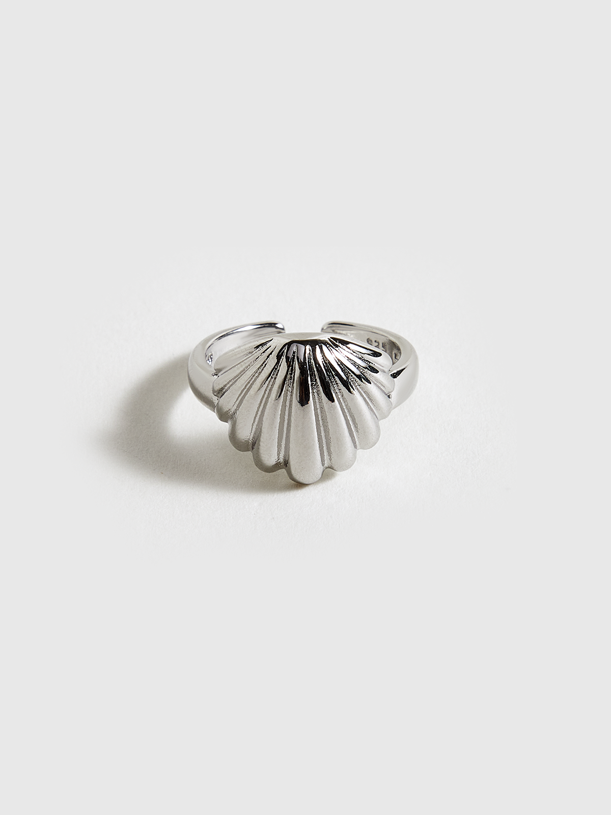 Silberfarbener Muschelring