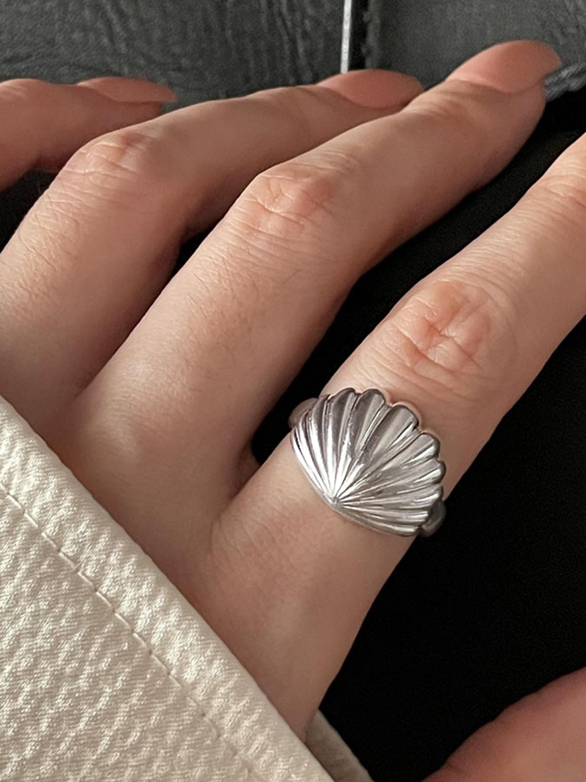 Silberfarbener Muschelring