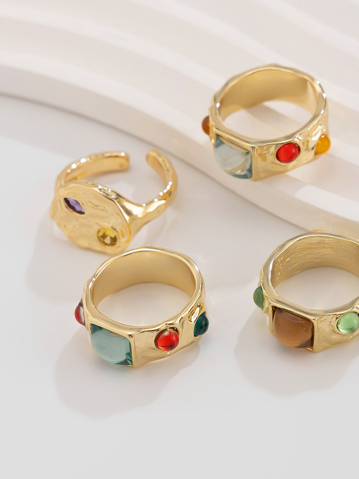 Luxuriöses Multicolor Edelstein Goldringe Set