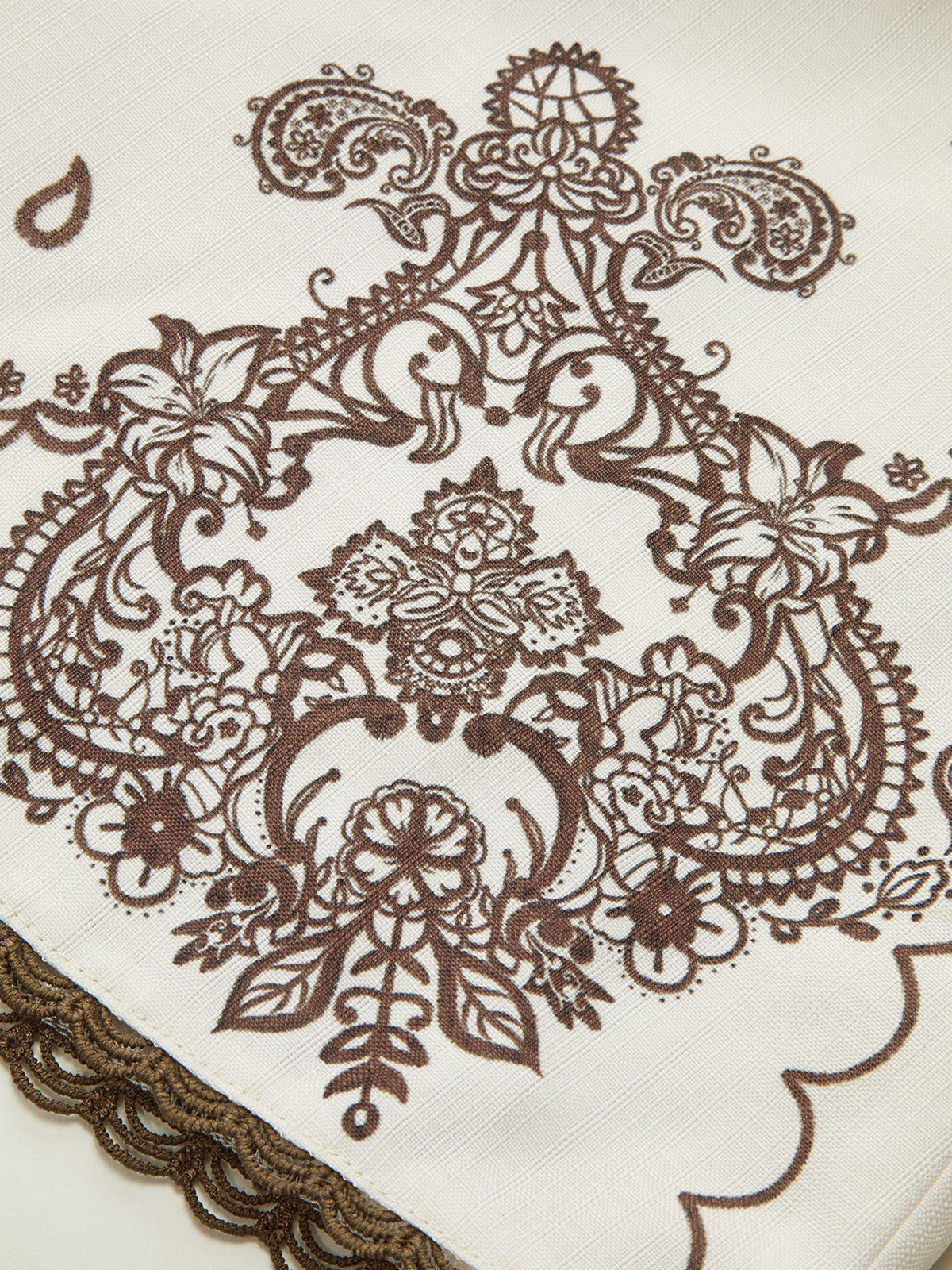Shorts de costume imprimés fleuris avec bordures en dentelle et ceinture