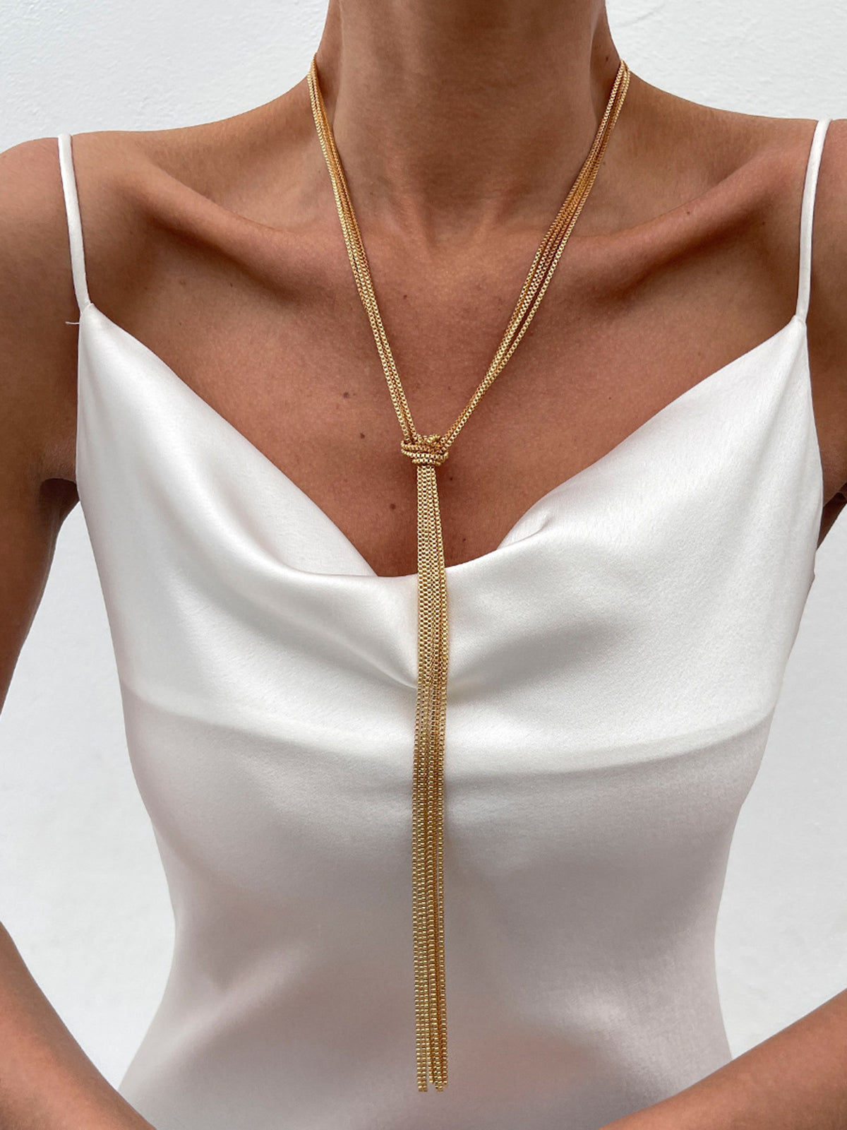 Goldene geknotete Y-Halskette