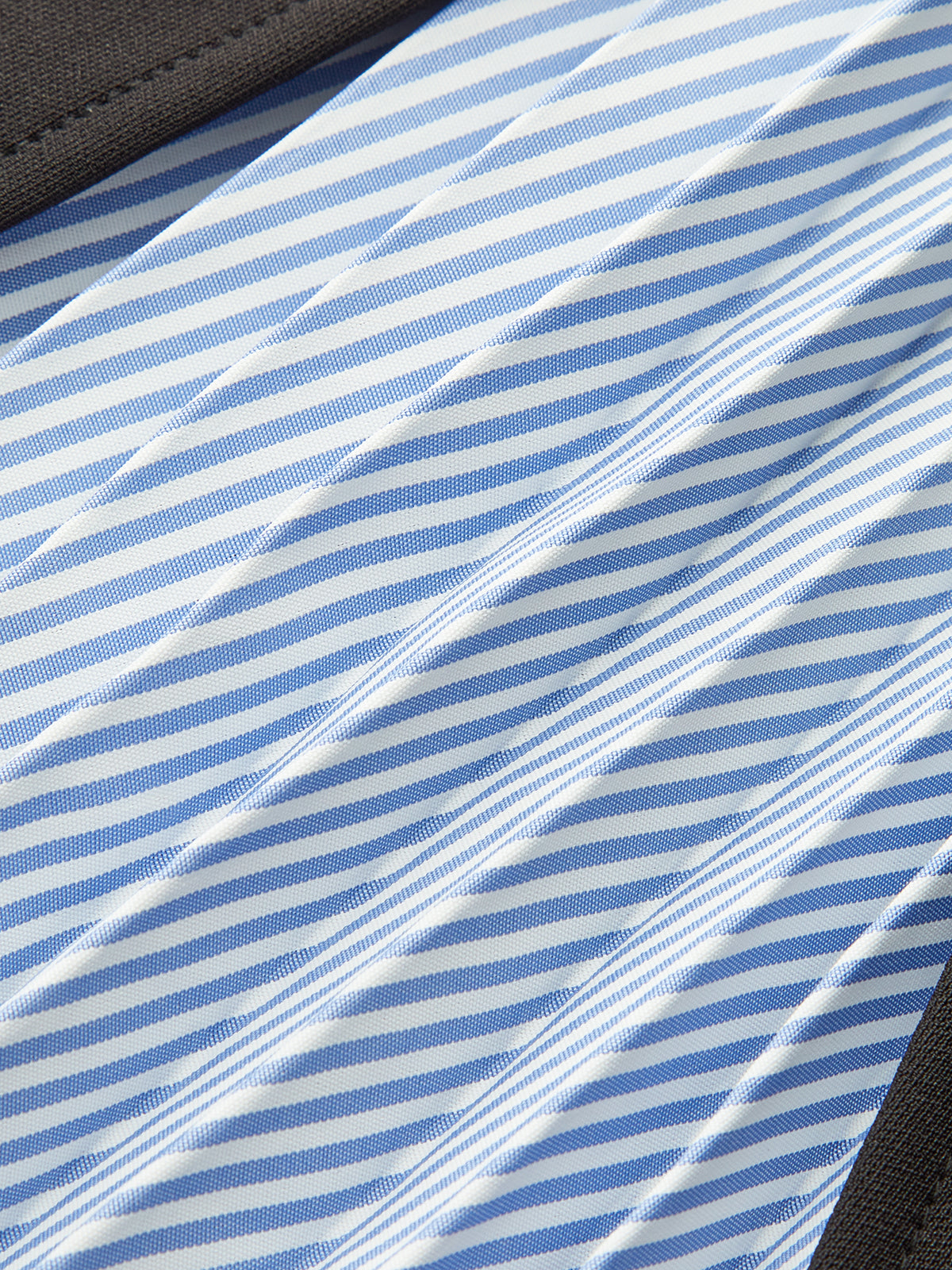 Asymmetrischer Minirock mit Streifenmuster