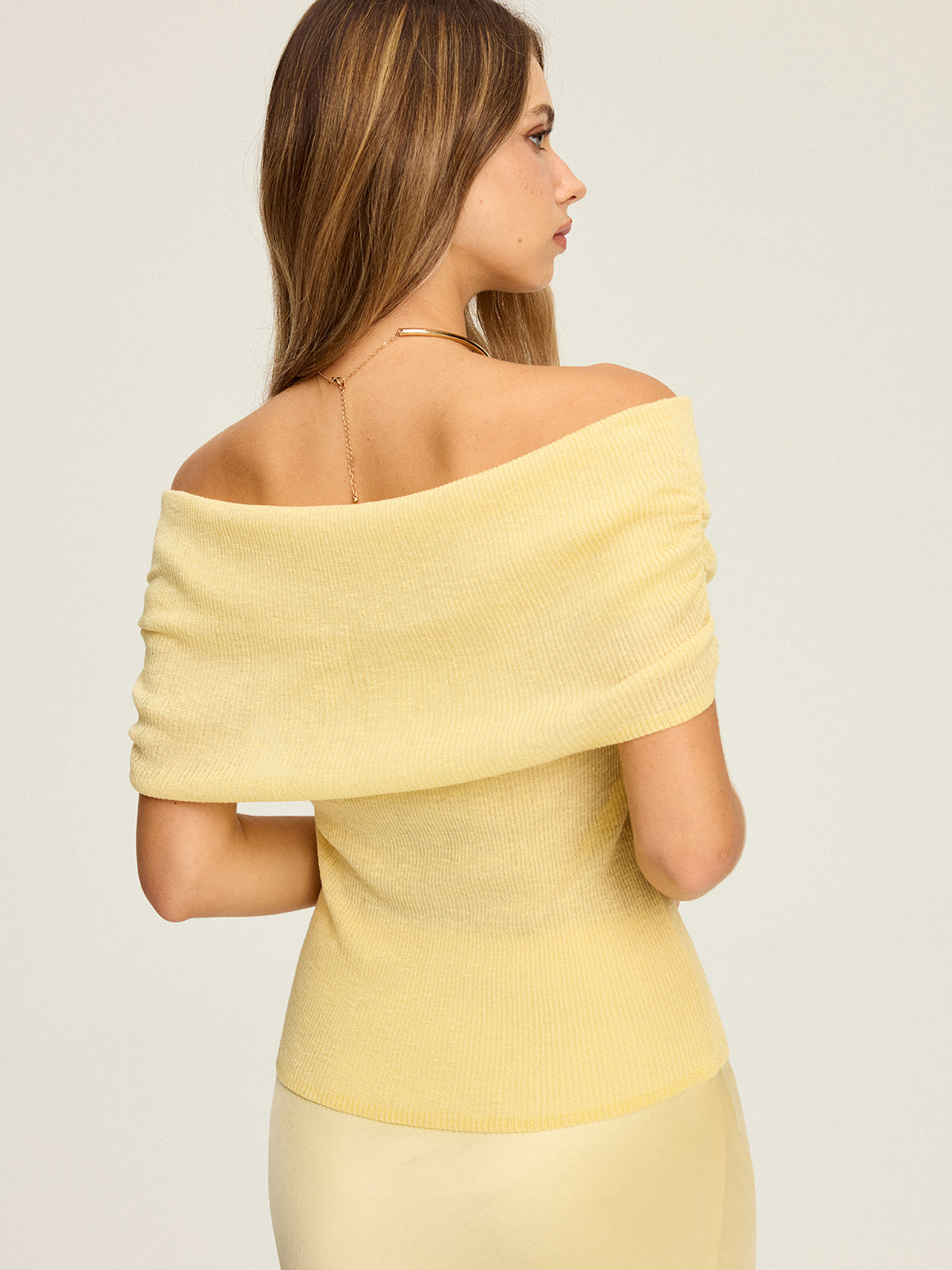 Schulterfreies, gerafftes Stricktop