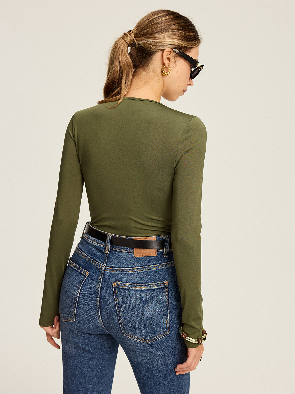 Langärmlige Bluse mit Cut-Out und Twist-Detail