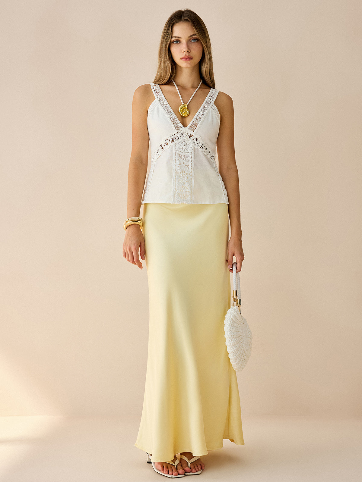 Haut en dentelle col V en lin et coton semi-transparent