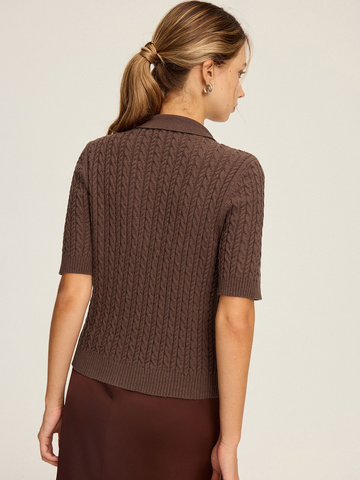 Haut boutonné à manches courtes en tricot torsadé