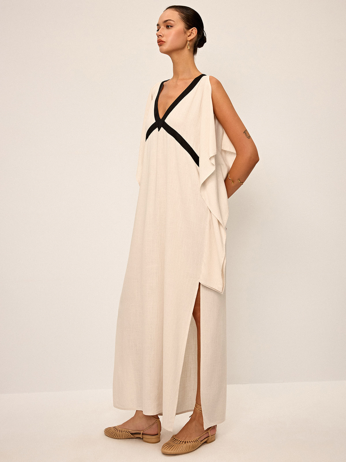 Robe longue contrastante avec fente