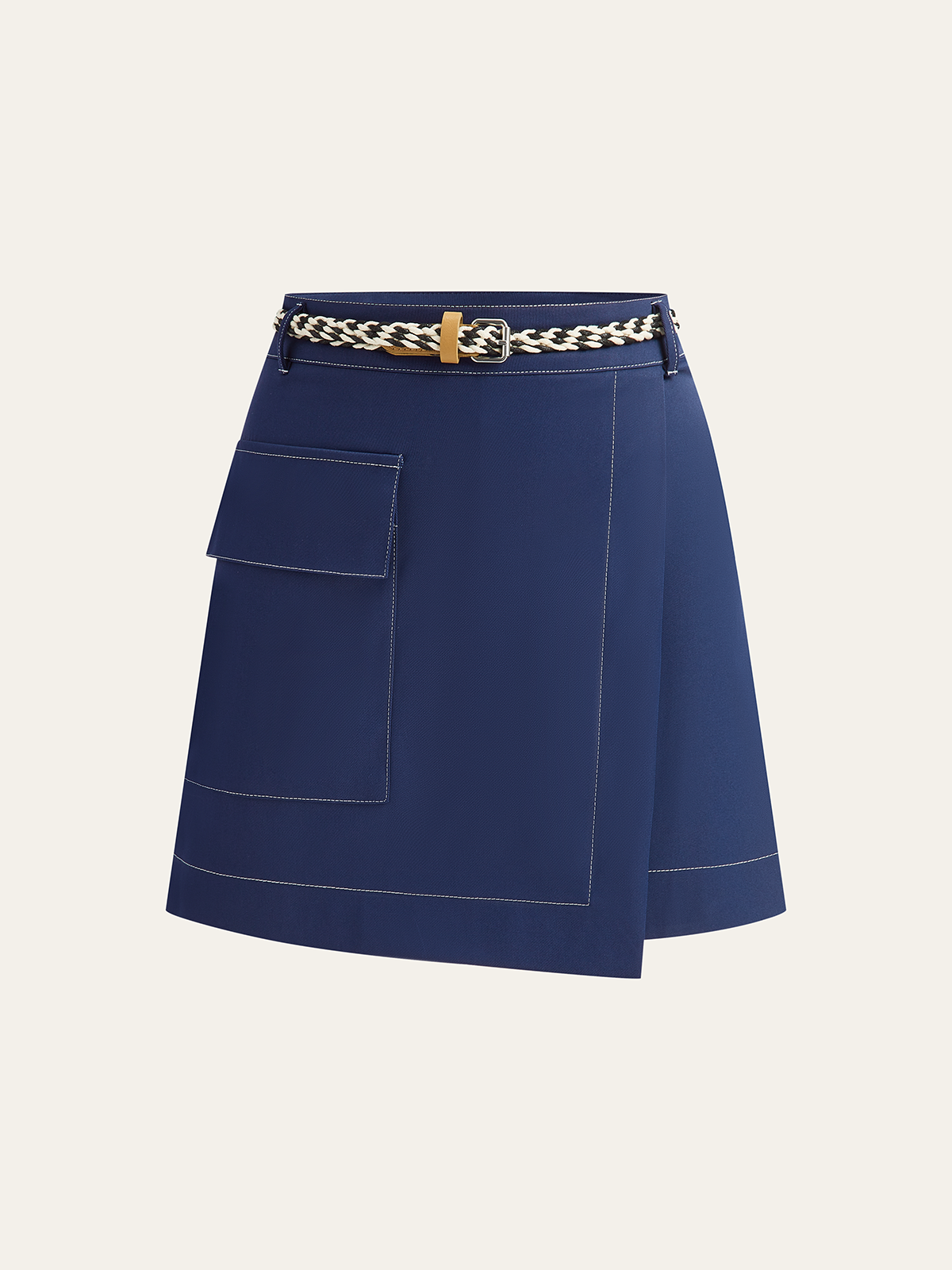 Jupe-short asymétrique à surpiqûres contrastées avec ceinture
