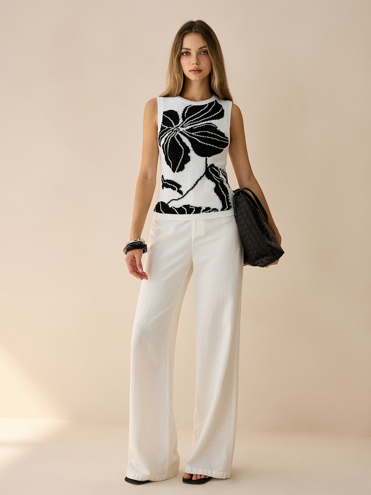 Gilet en maille fleuri contrastant
