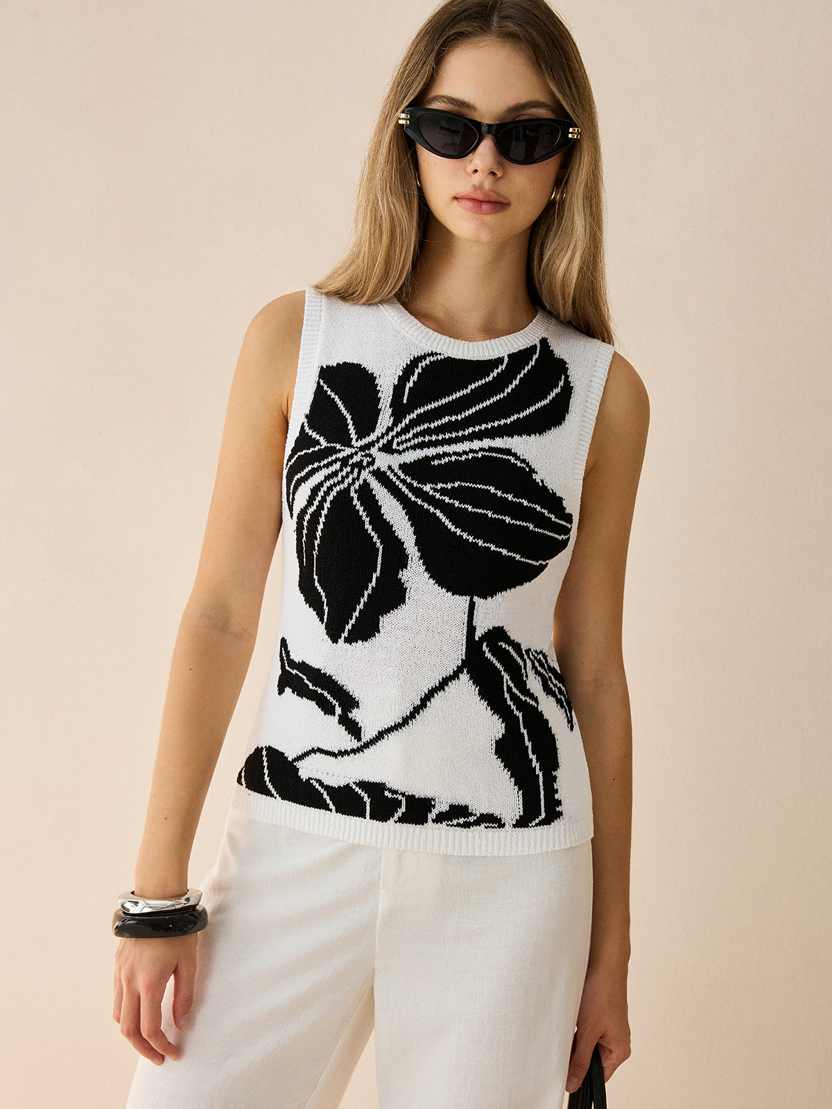 Gilet en maille fleuri contrastant