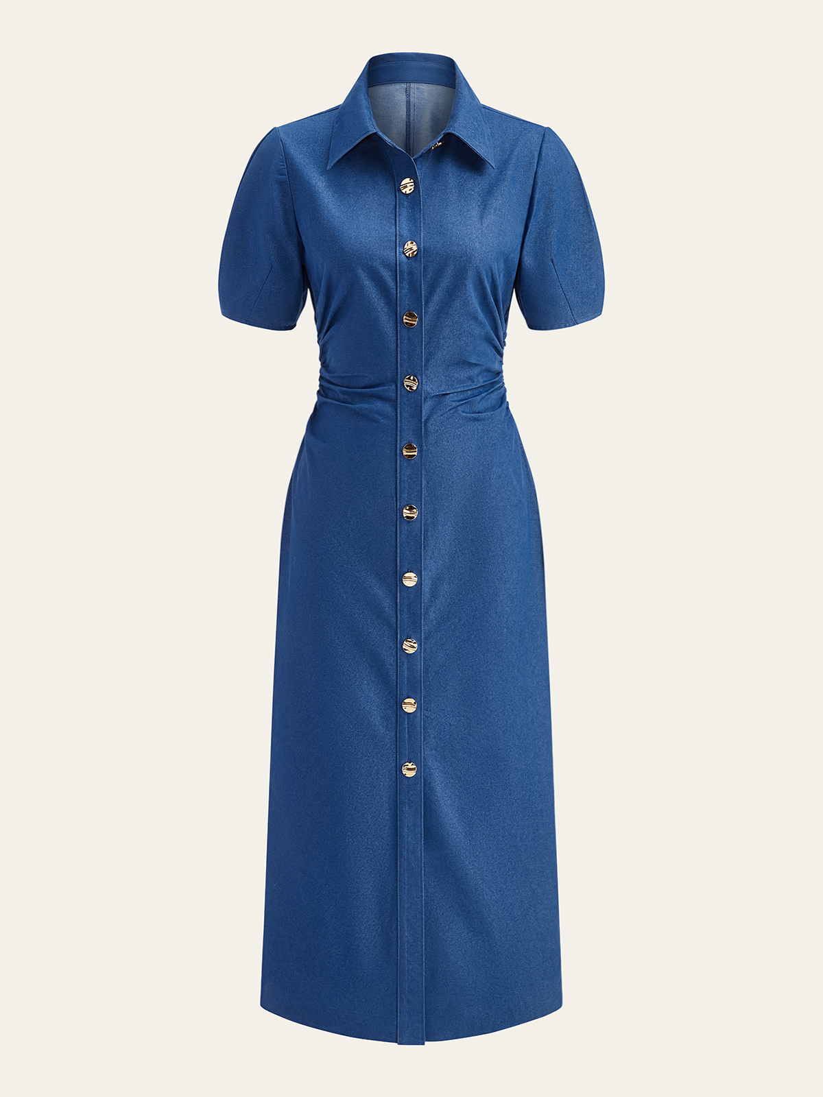 Gerafftes Midikleid mit Polokragen und Knopfleiste