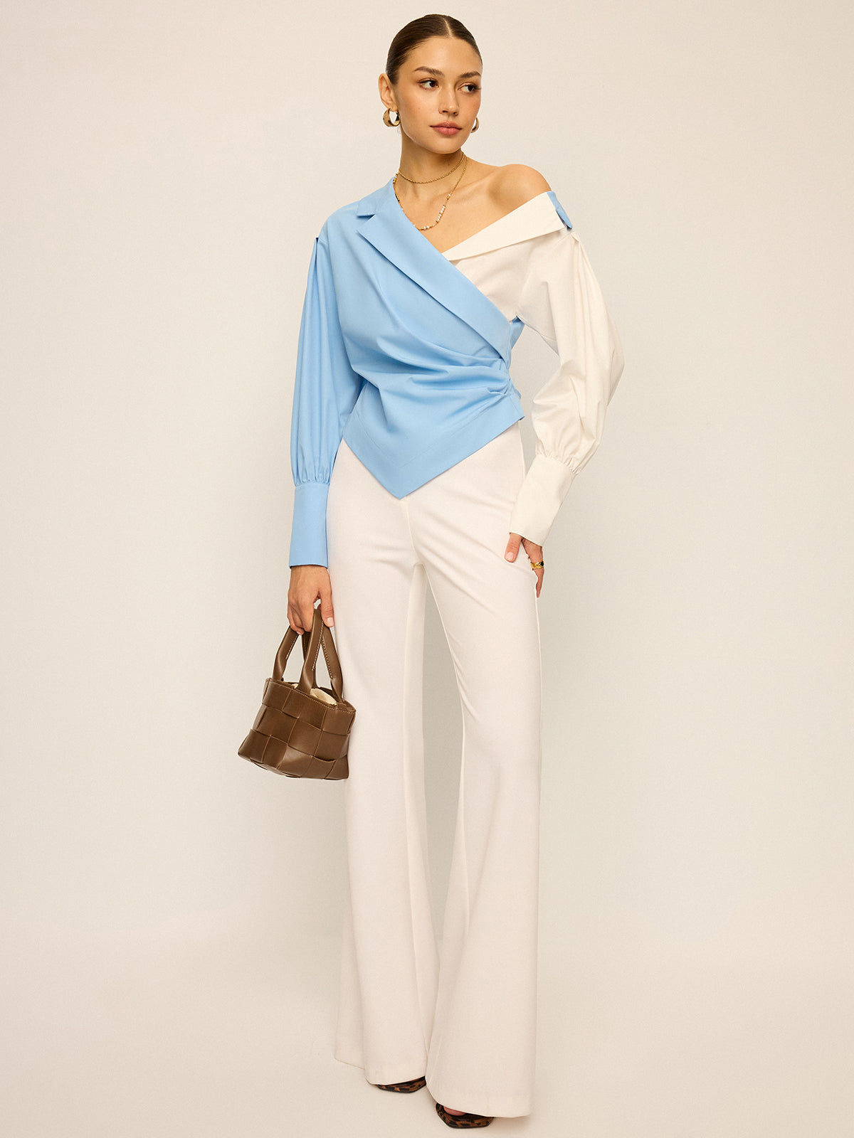 Zweifarbige asymmetrische schulterfreie Bluse