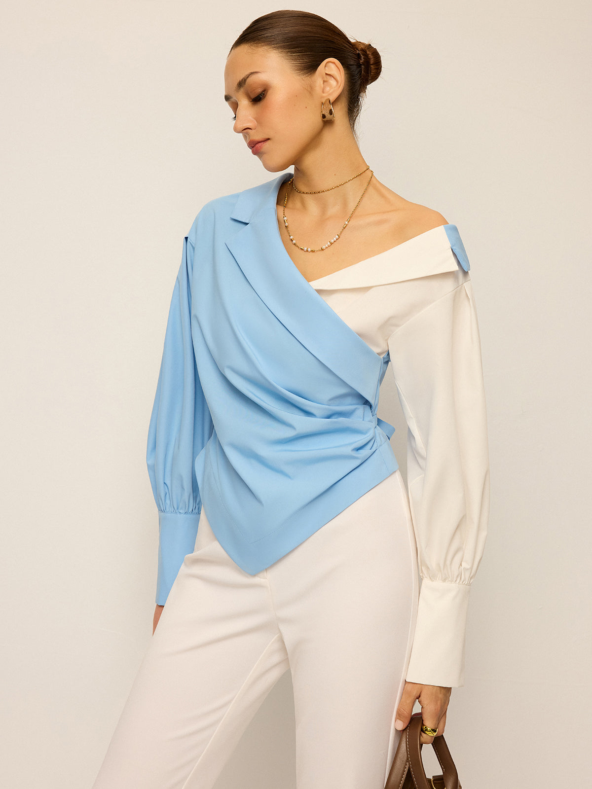 Zweifarbige asymmetrische schulterfreie Bluse