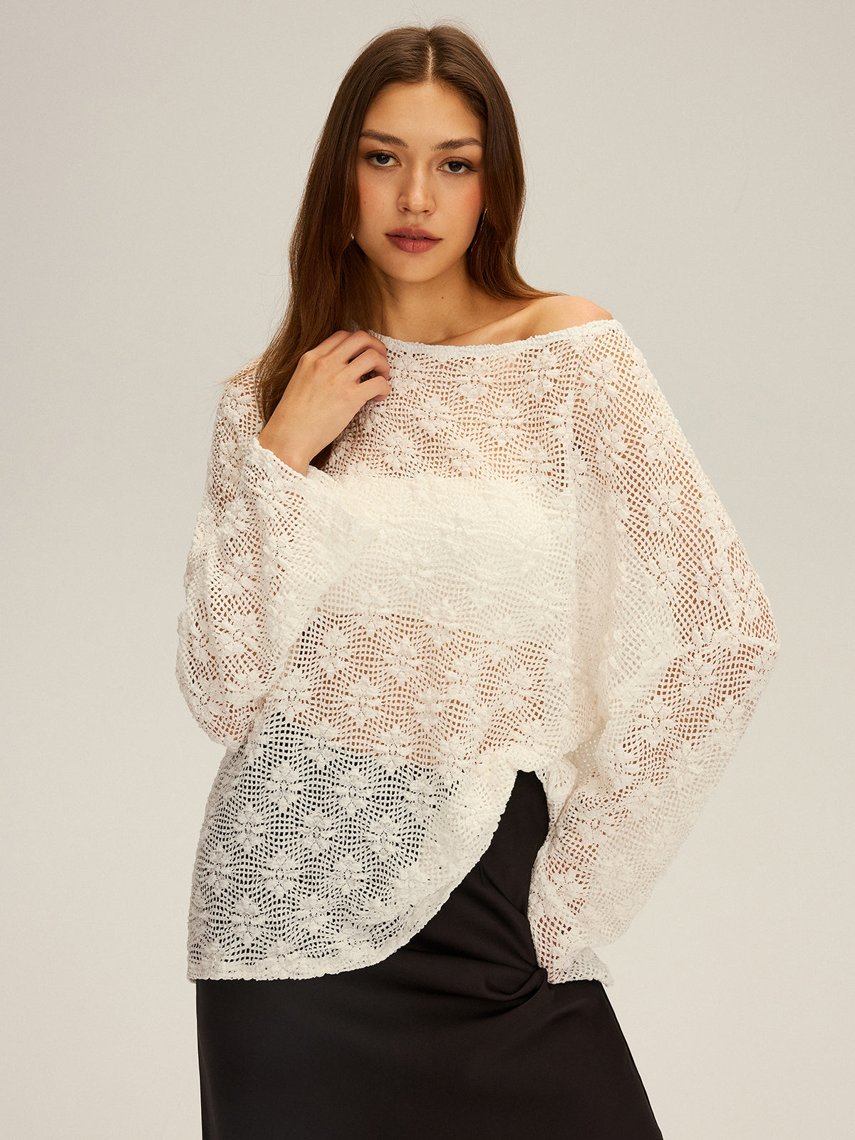 Chemisier oversize semi-transparent à épaules dénudées