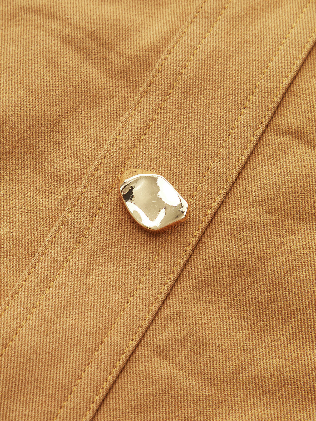 Mini-jupe à ceinture et boutons métalliques avec poche décorative