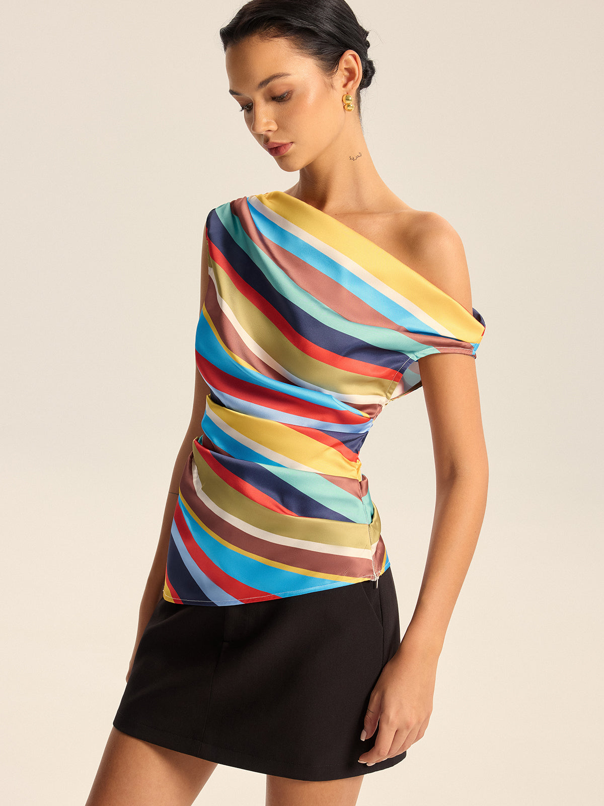 Bunt gestreiftes One-Shoulder-Top