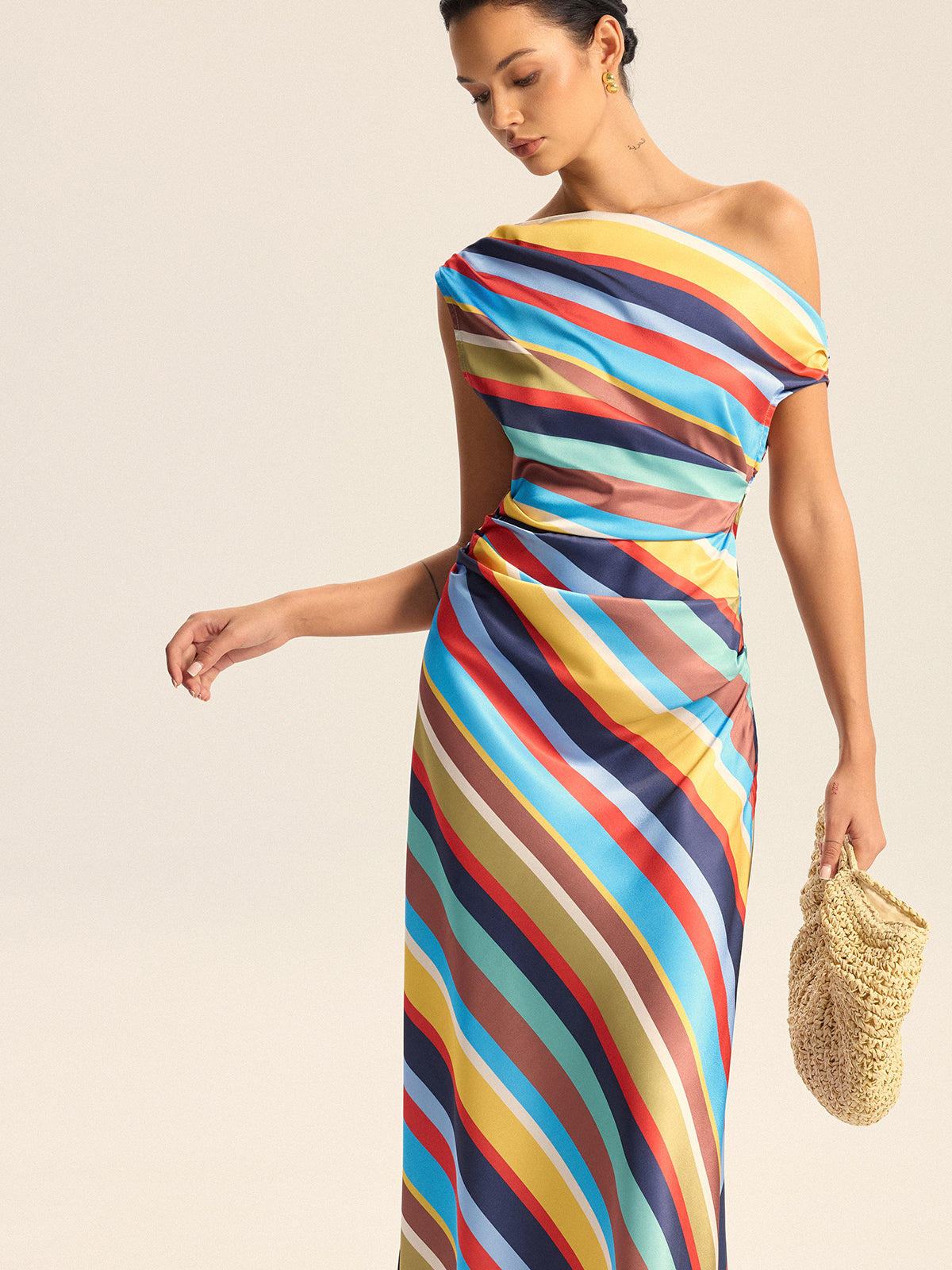 Buntes gestreiftes One-Shoulder-Maxikleid